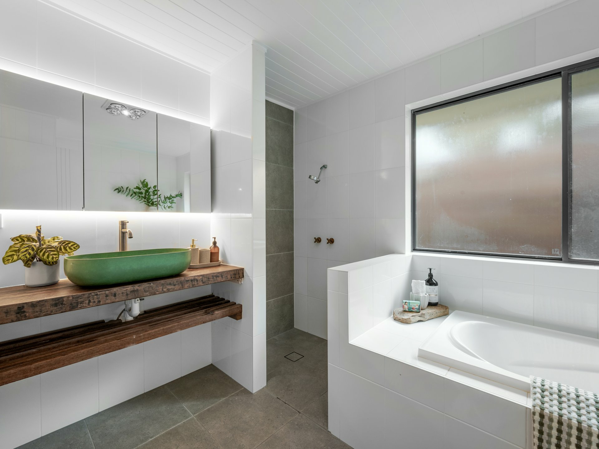32 Waratah Avenue — photo 9 of 14
