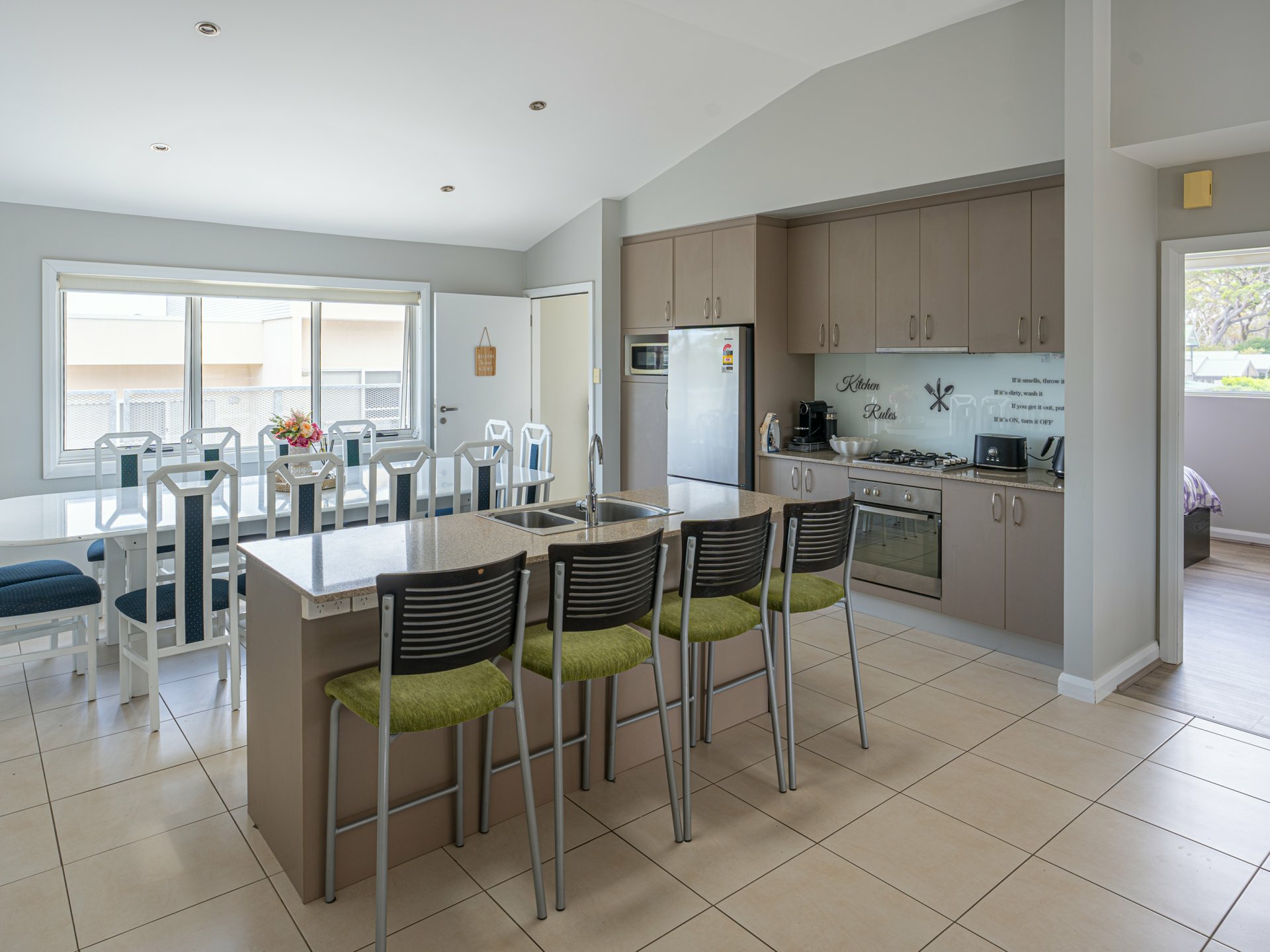 6/14 Goonawarra Drive — photo 2 of 7