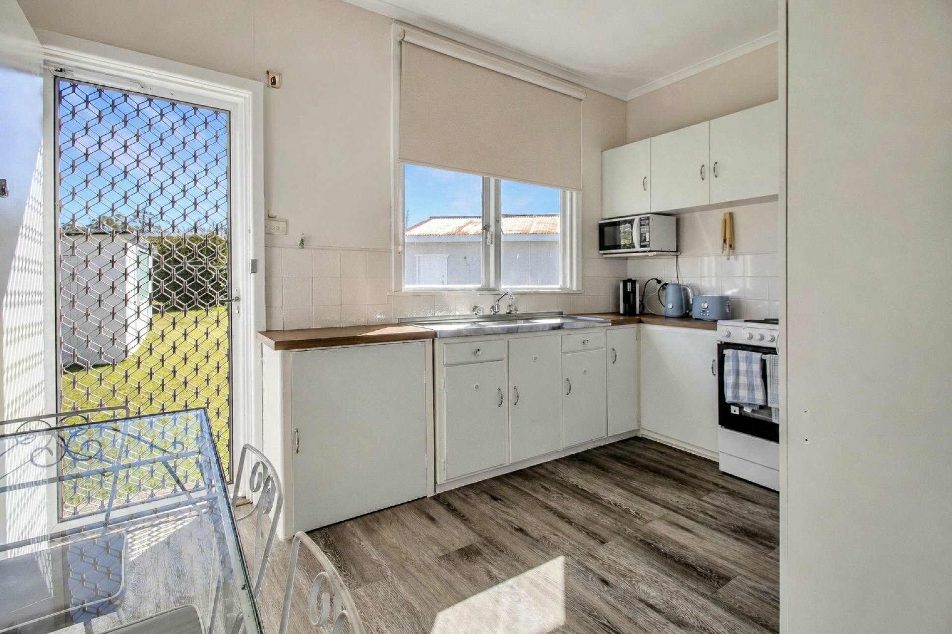 15 Iverison Road — photo 3 of 11