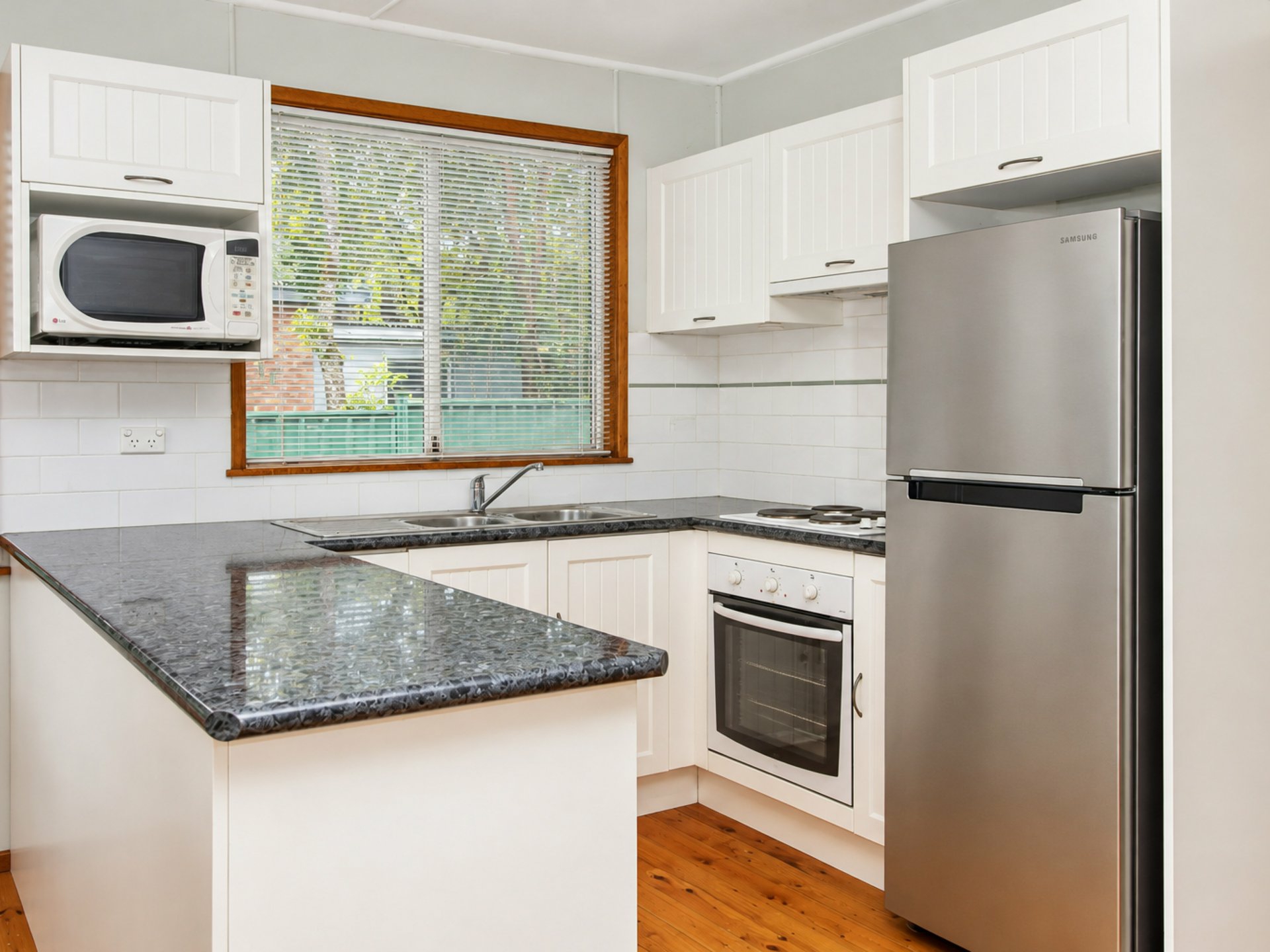 33 Yarroma Avenue — photo 5 of 11