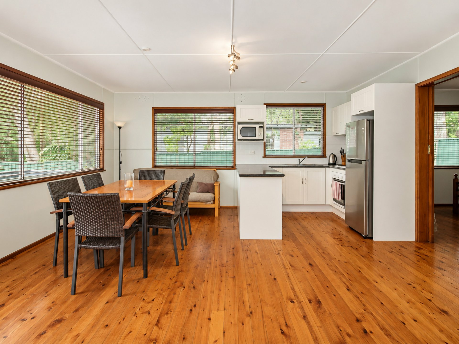 33 Yarroma Avenue — photo 6 of 11
