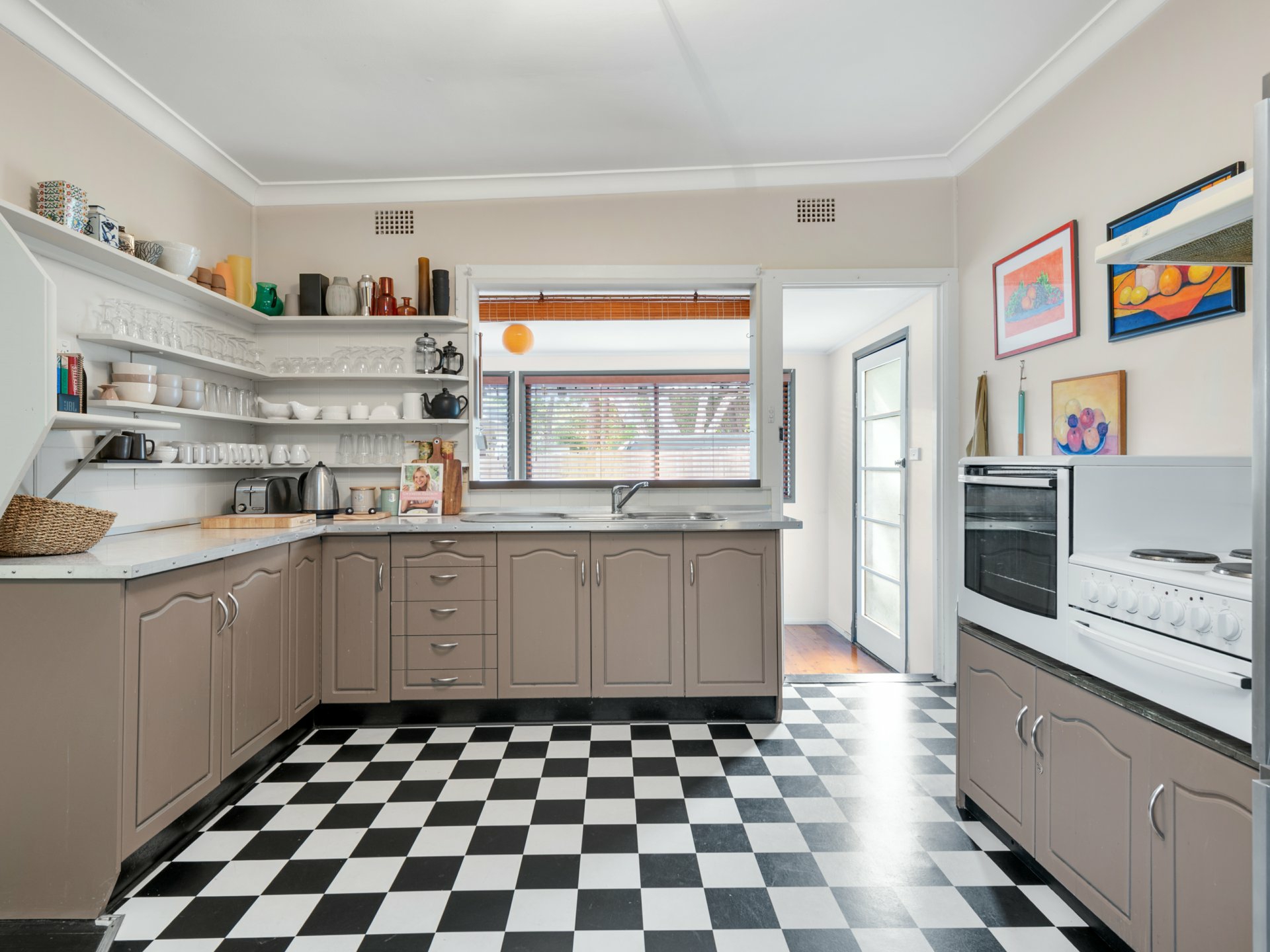 55 Berrara Road — photo 3 of 13