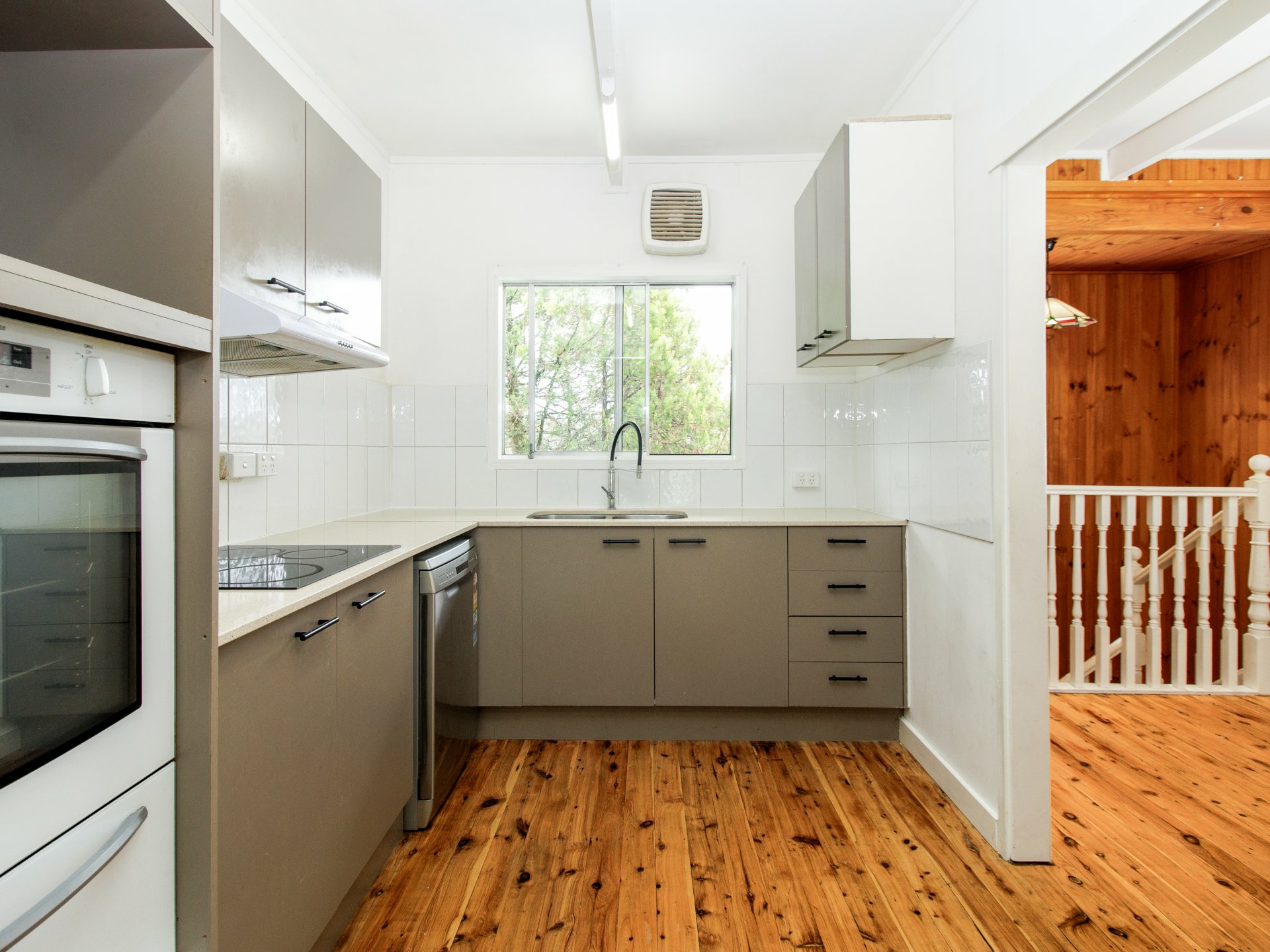 28 Wayfarer Drive — photo 2 of 14