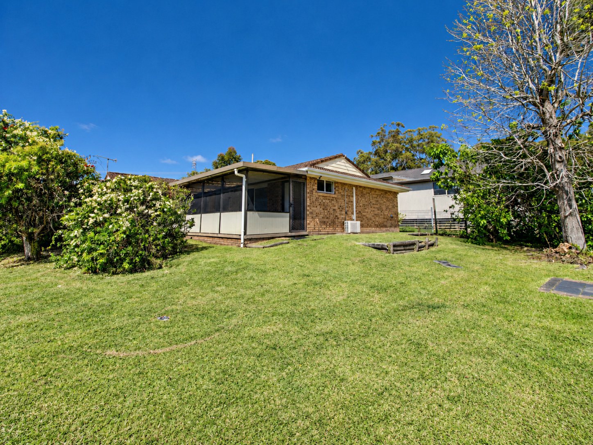 17 Suncrest Avenue — photo 11 of 12