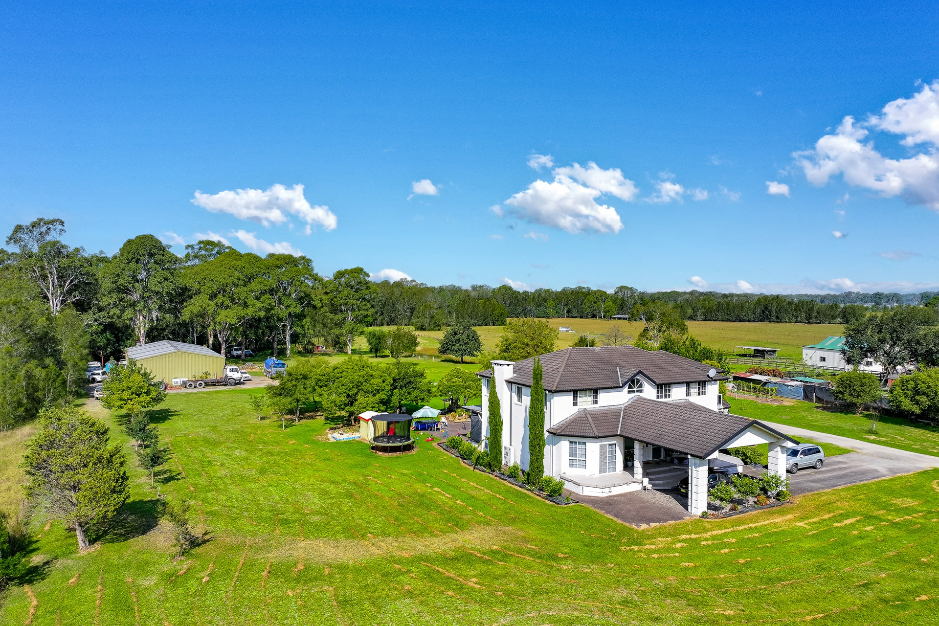 106 Kelvin Park Drive — photo from LJ Hooker United Group