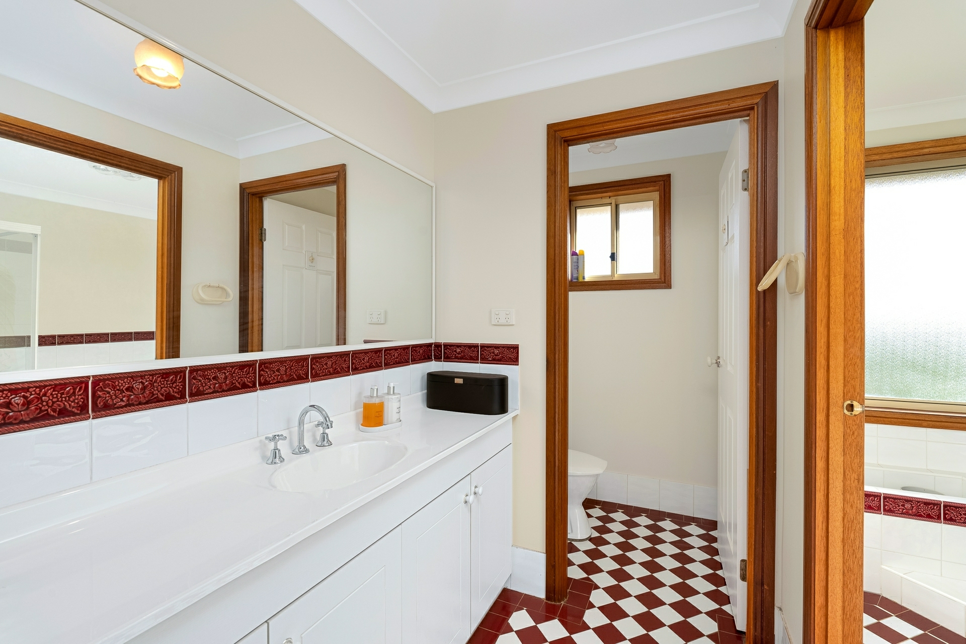 24-26 Orient Road — photo 13 of 22