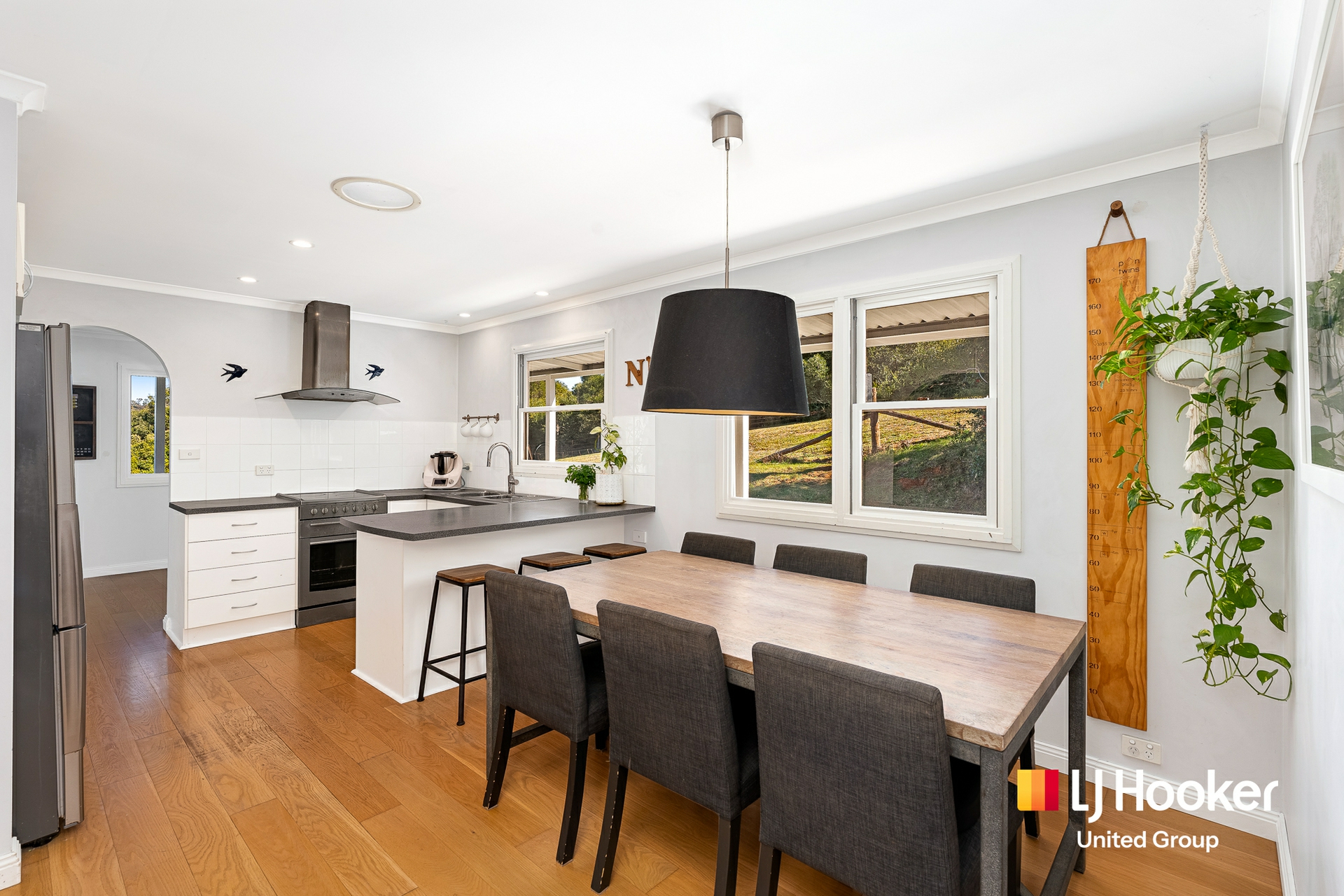660 Menangle Road — photo 4 of 16