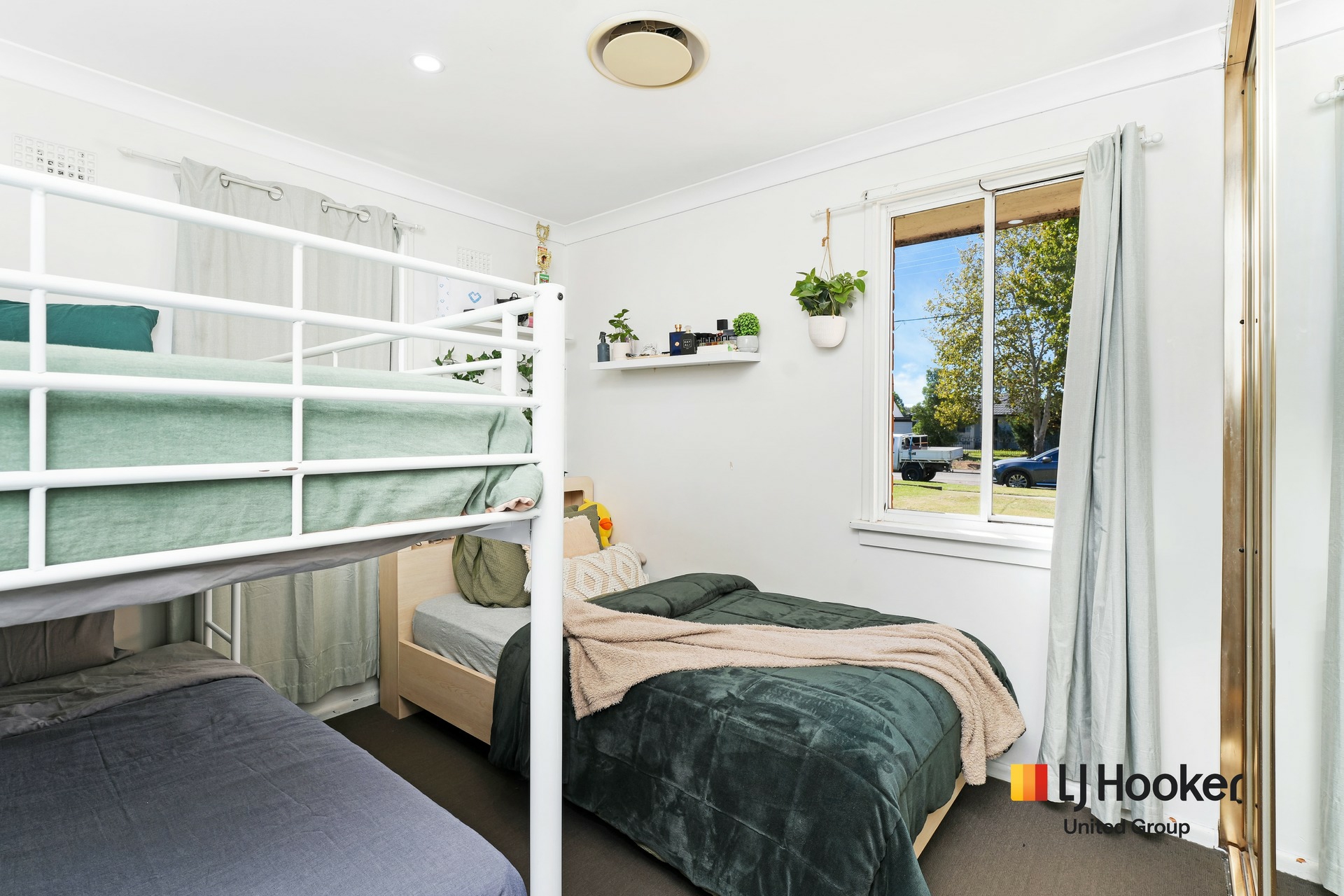 160 Cartwright Avenue — photo 8 of 13