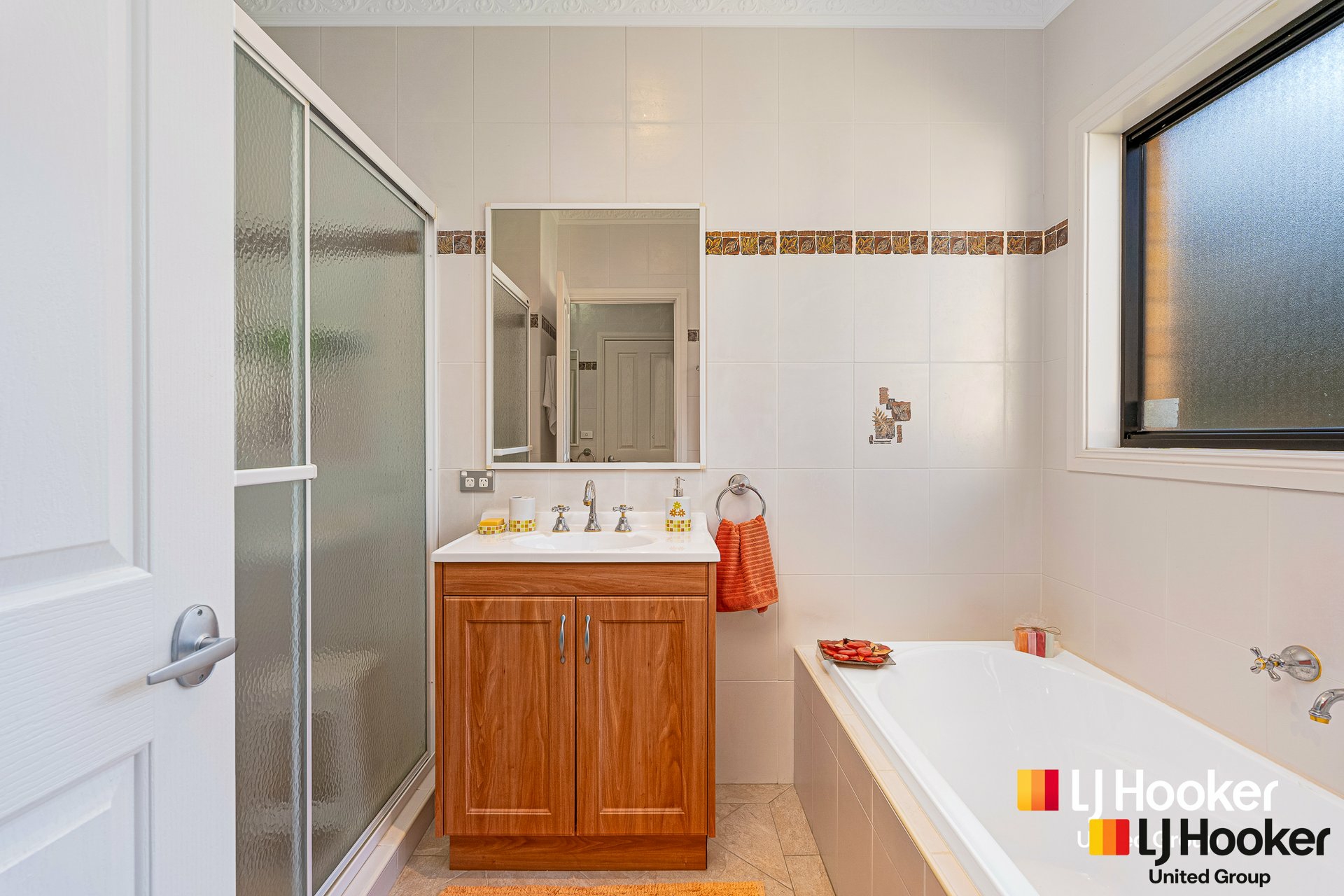 9 Martin Grove — photo 11 of 24