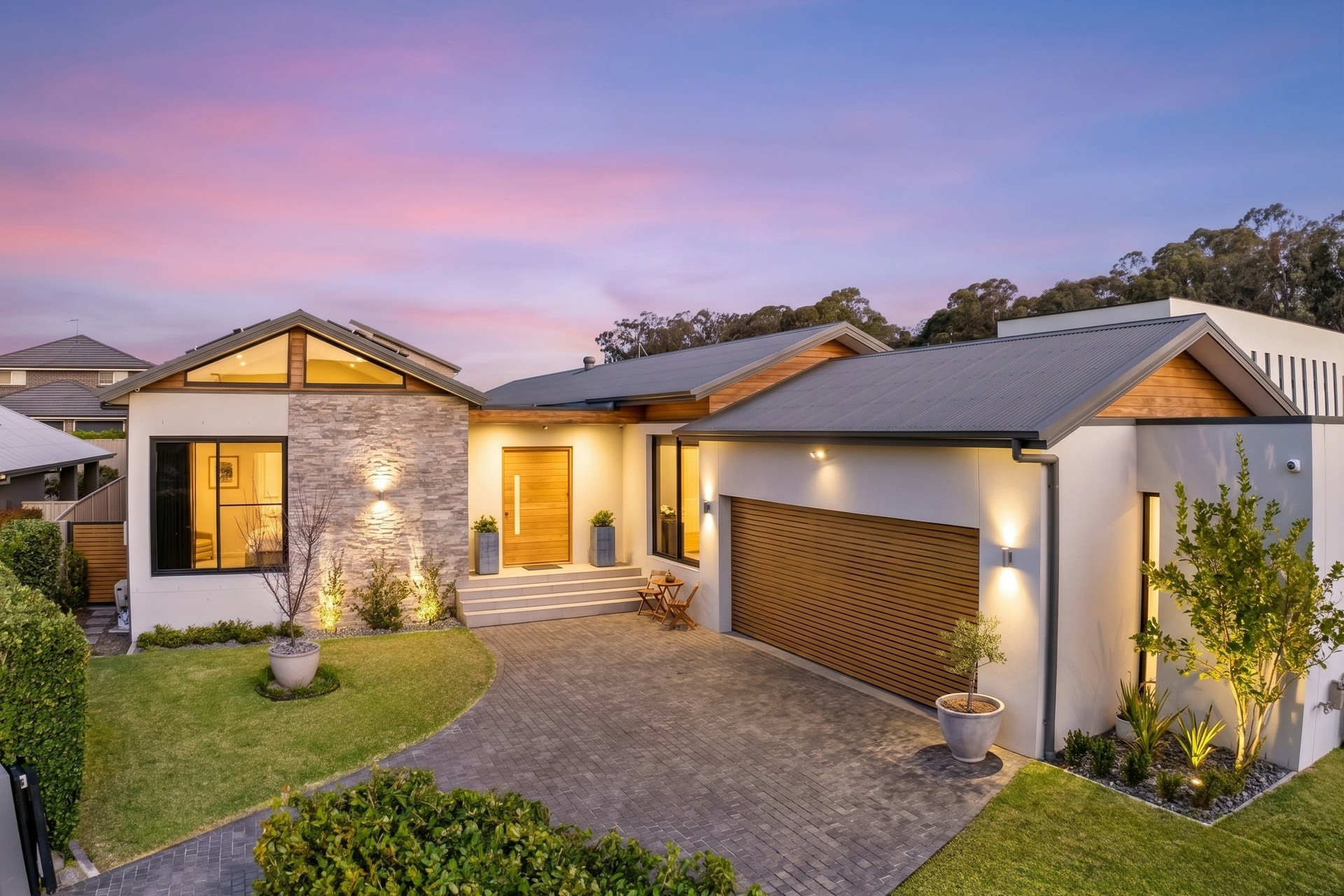 7 Uralla Close — photo from LJ Hooker United Group