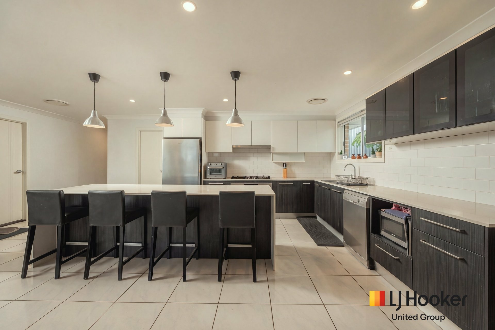 10 Akuna Street — photo 4 of 20