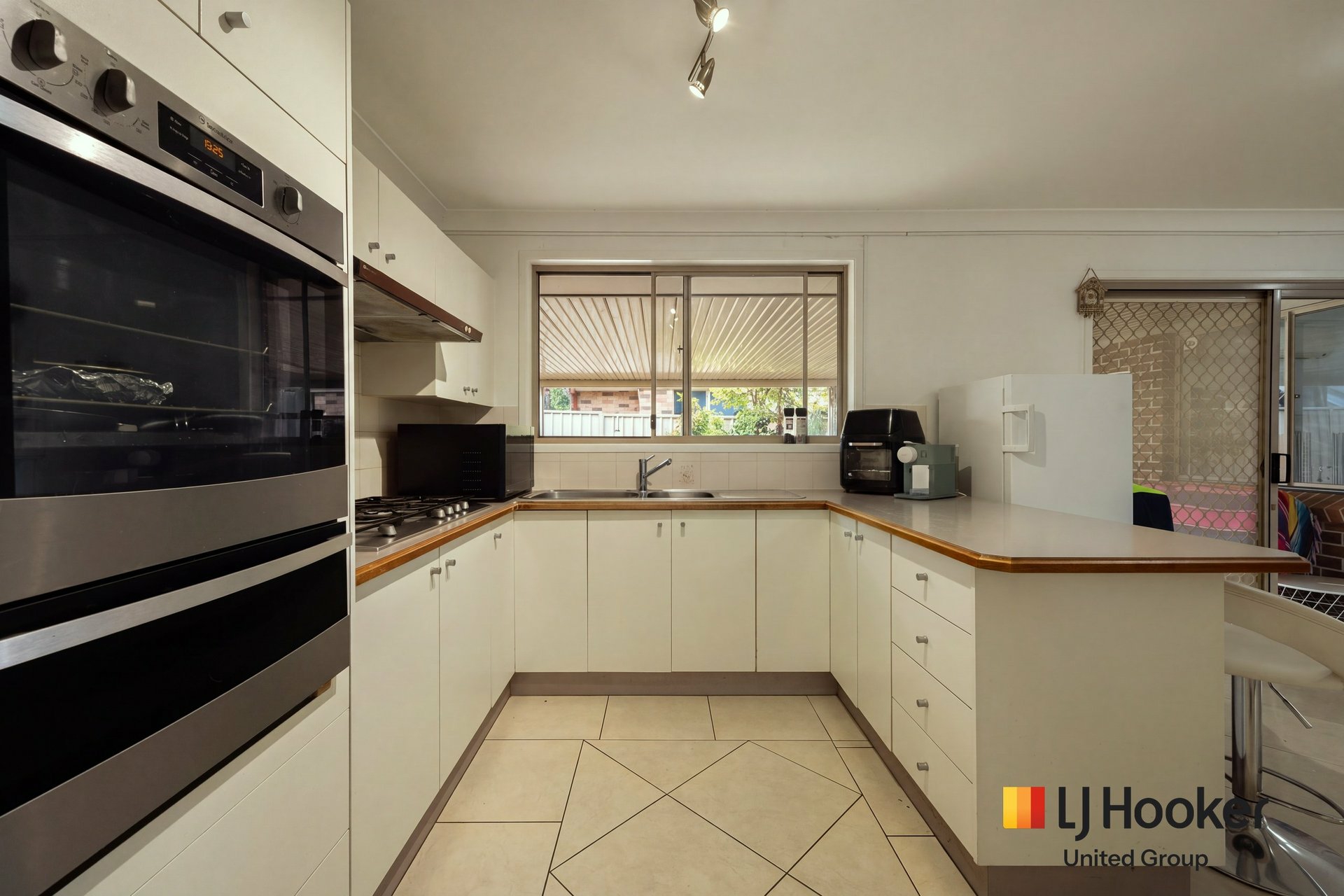 10 Bower-Bird Street — photo 2 of 18