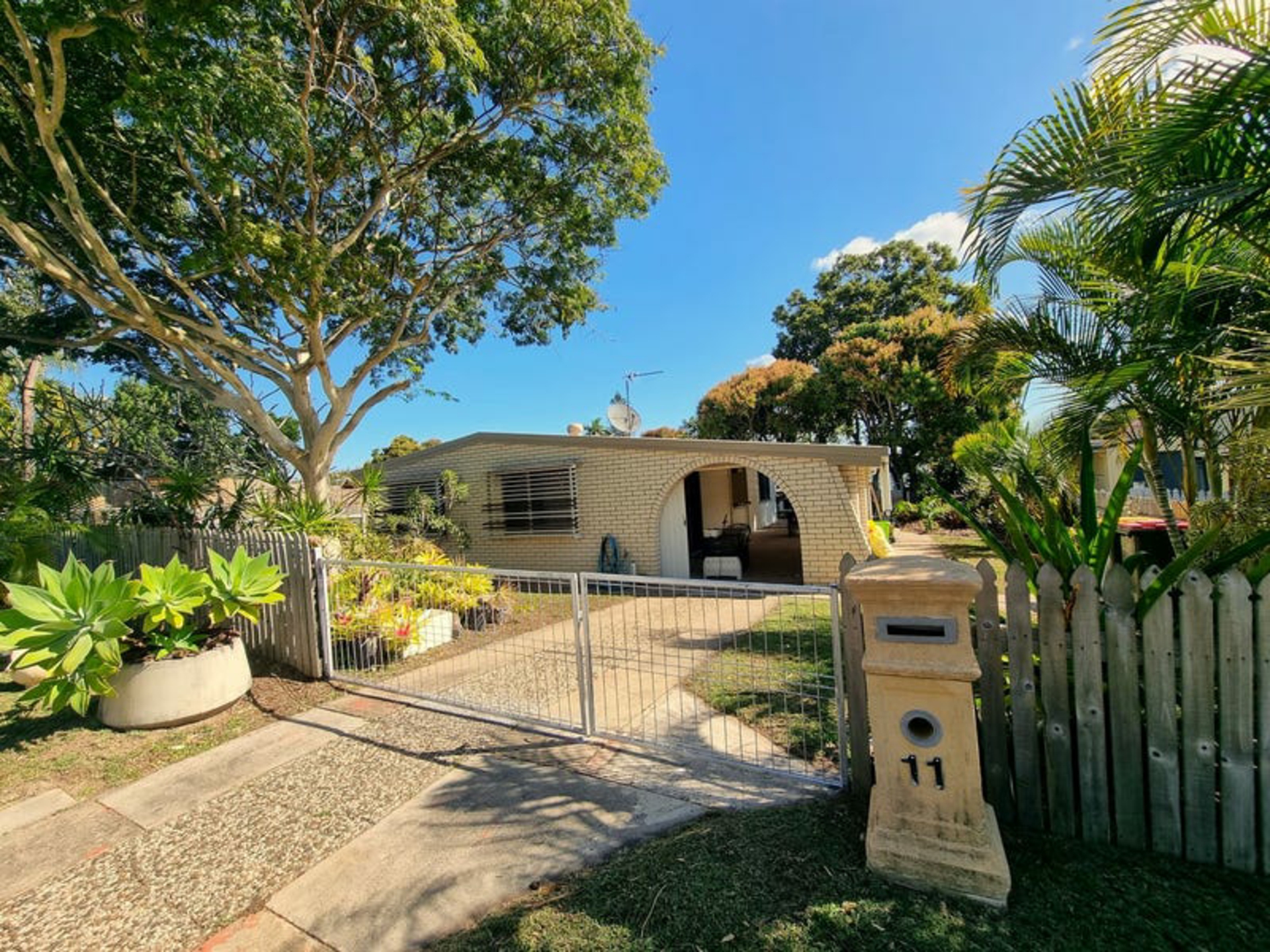 11 Glen Eden Drive — photo from LJ Hooker Gladstone