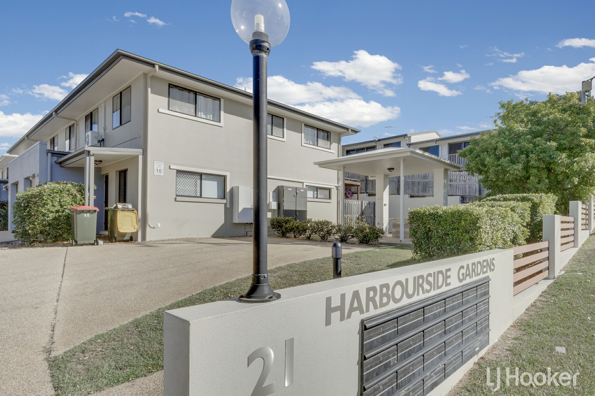 16/21 Roberts Street — photo 2 of 15