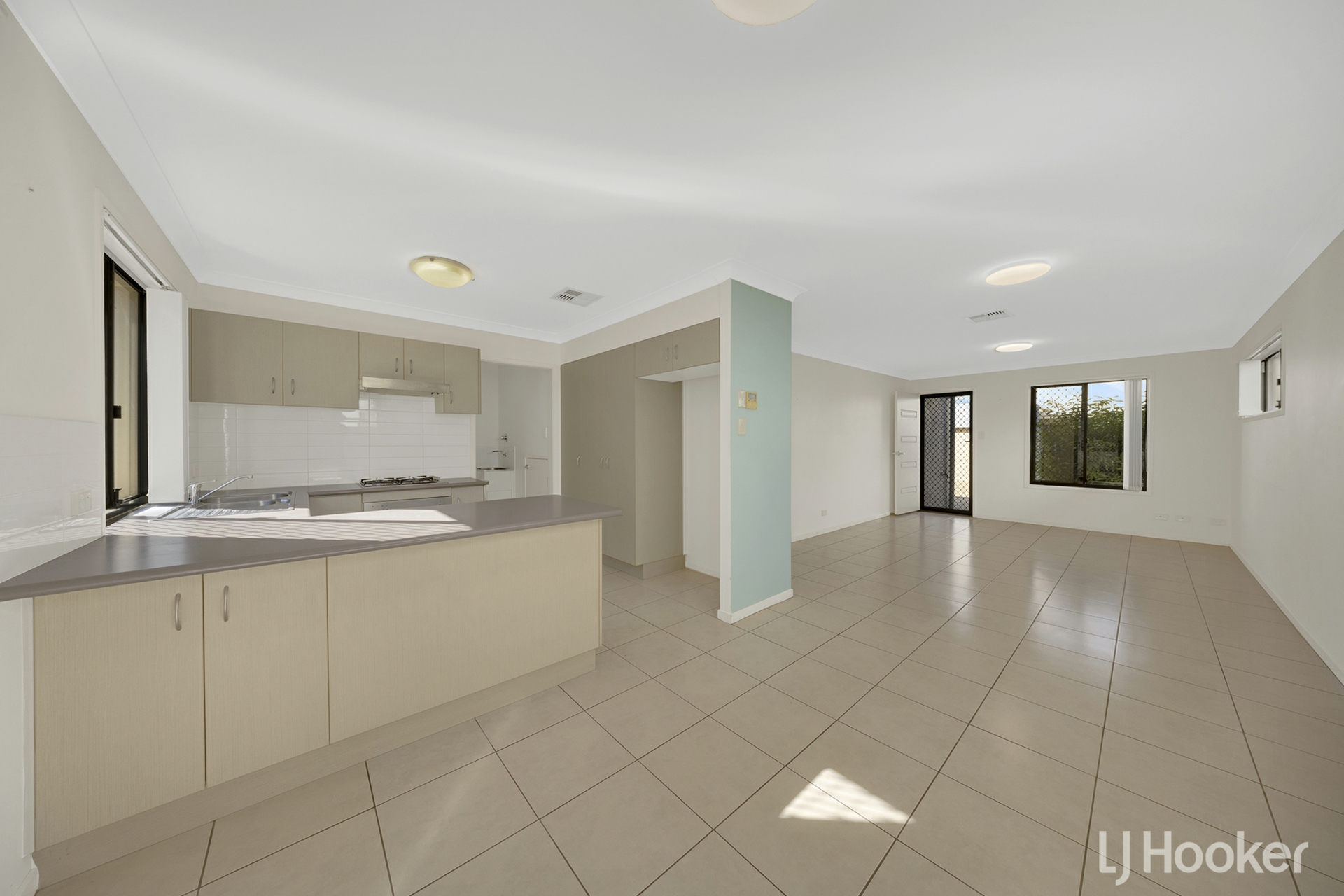 16/21 Roberts Street — photo 4 of 15