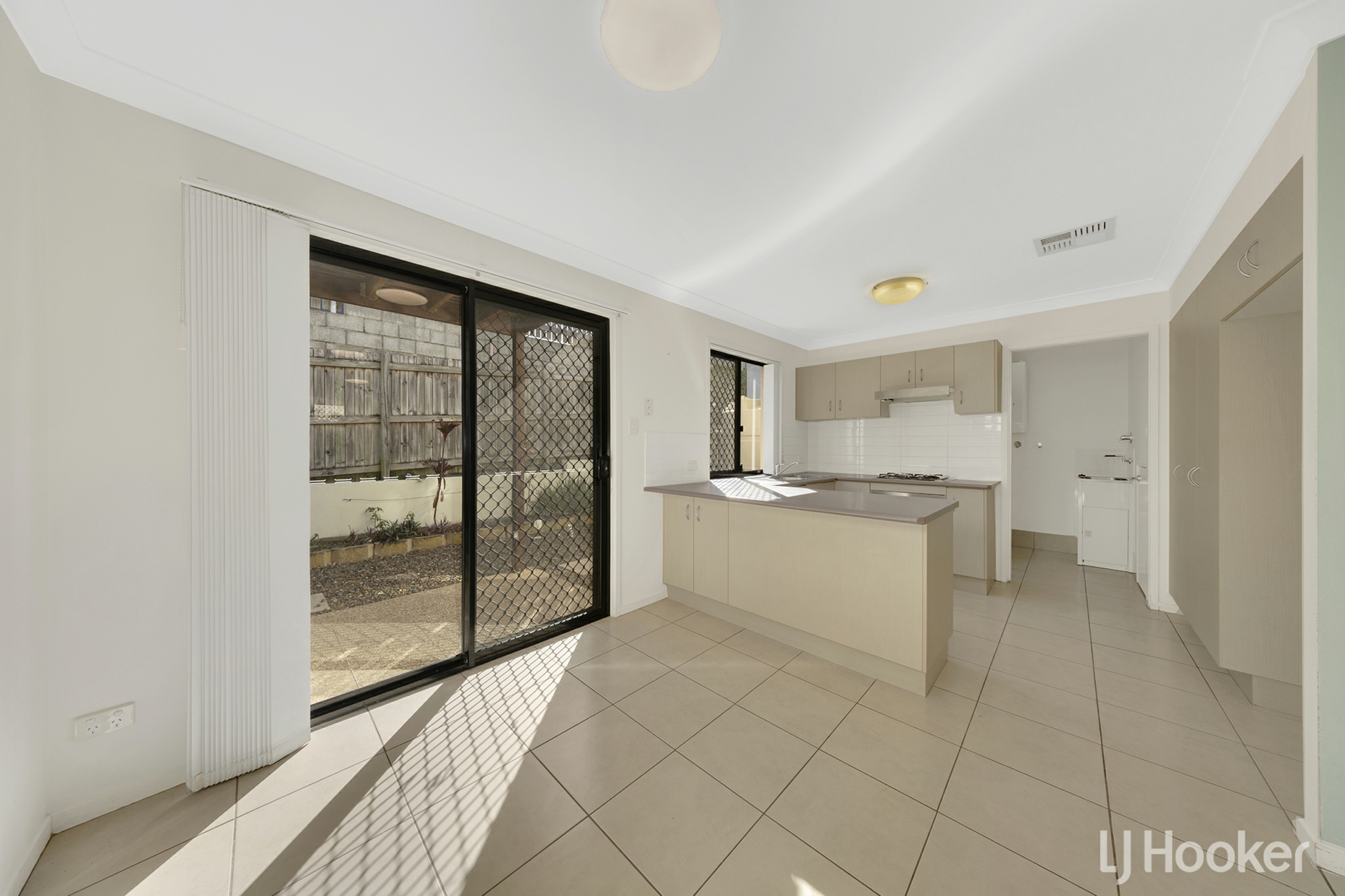 16/21 Roberts Street — photo 5 of 15