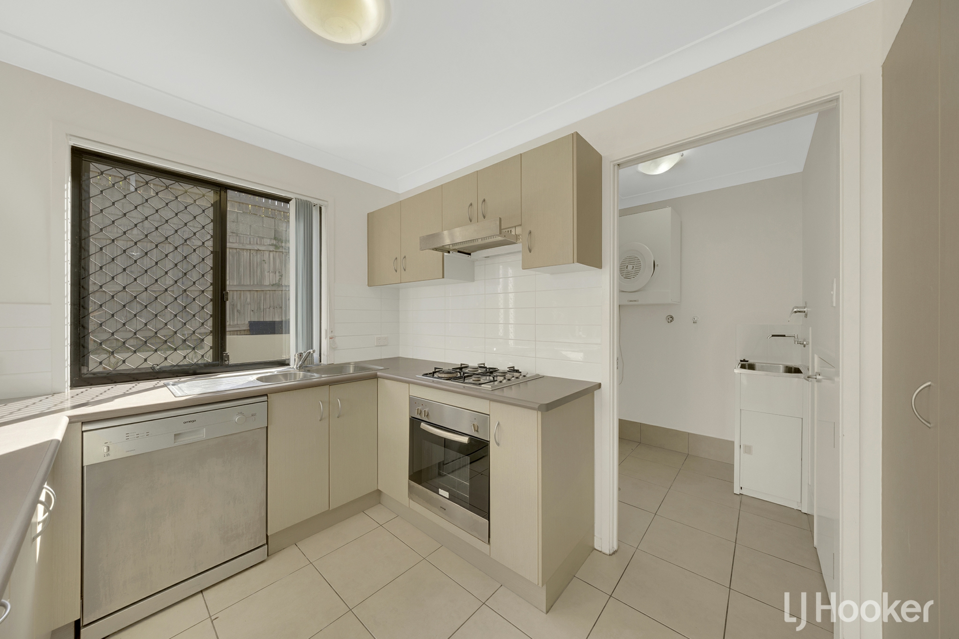 16/21 Roberts Street — photo 6 of 15