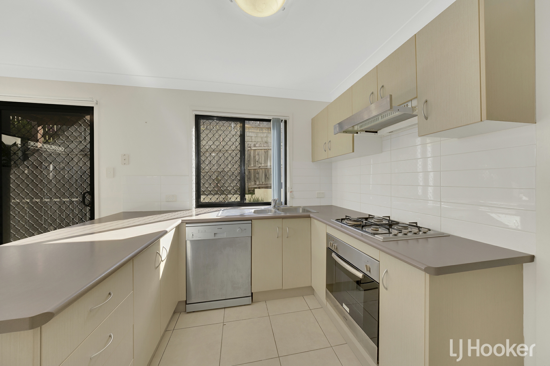 16/21 Roberts Street — photo 7 of 15