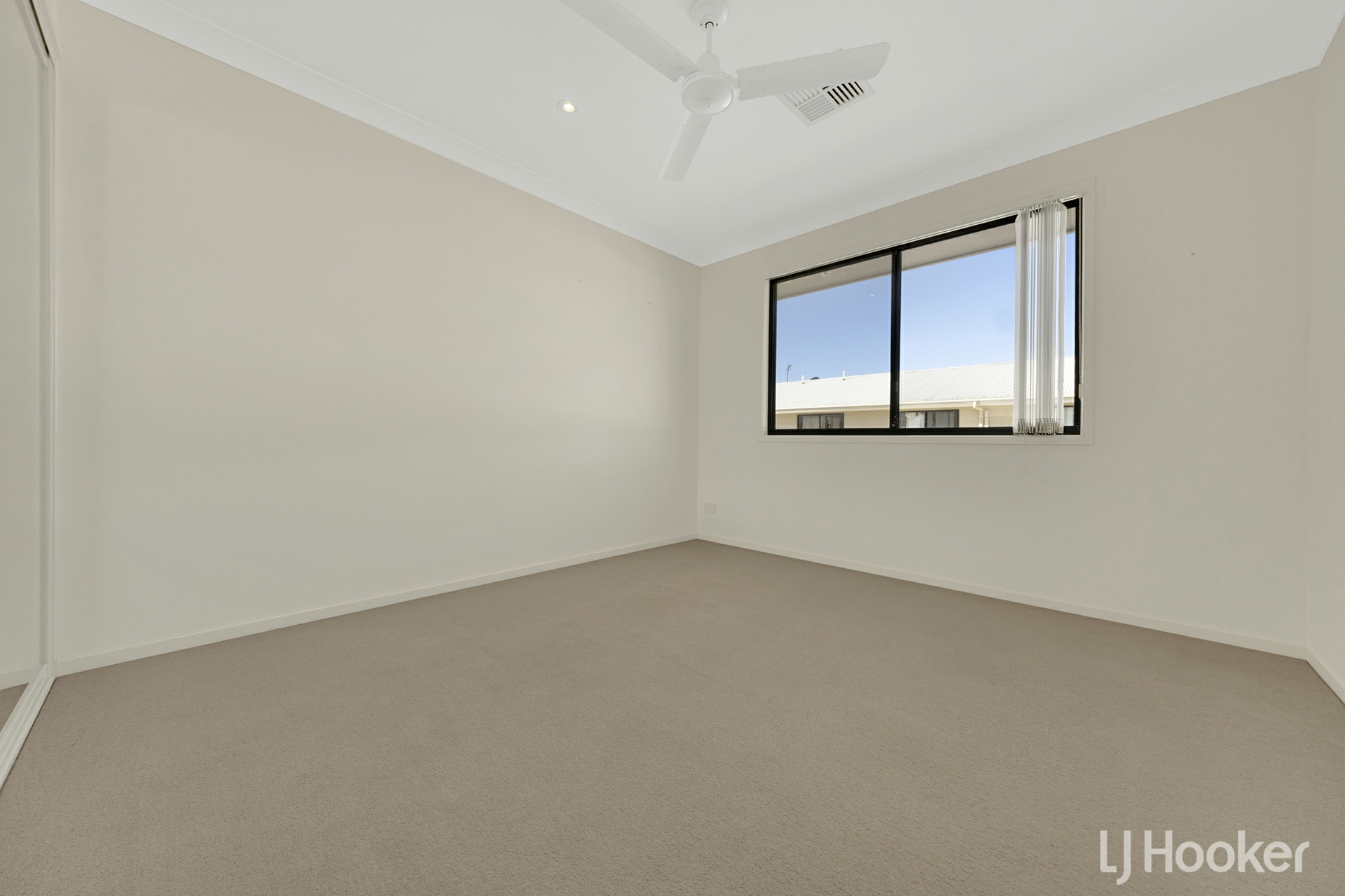 16/21 Roberts Street — photo 12 of 15