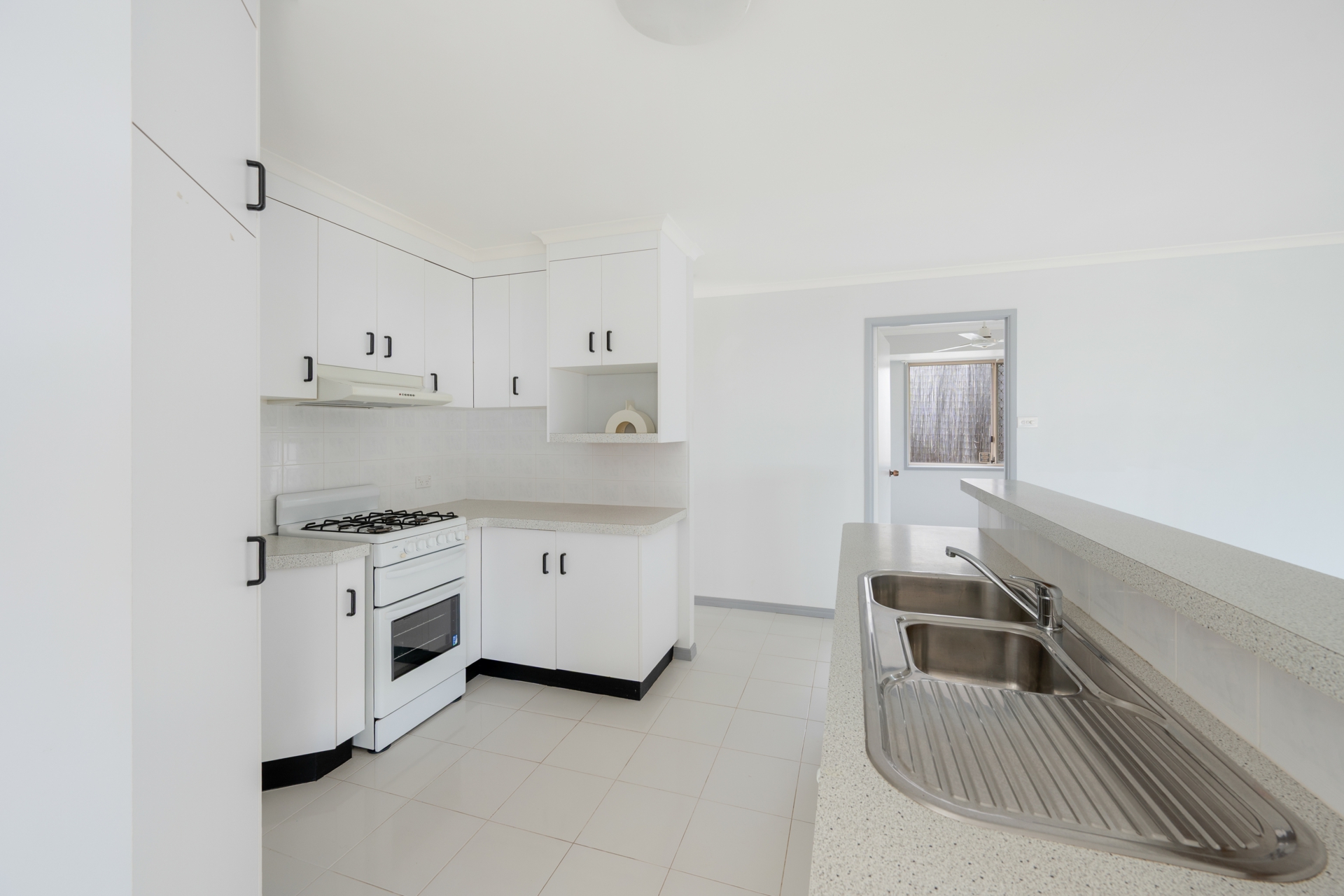 4 Fawley Close — photo 3 of 9