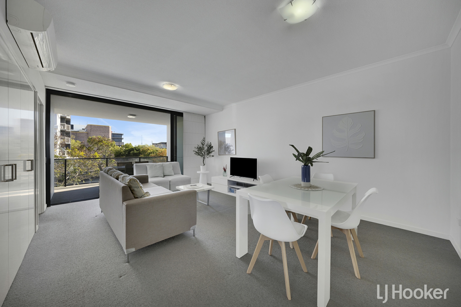 31/17 Roseberry Street — photo 3 of 15