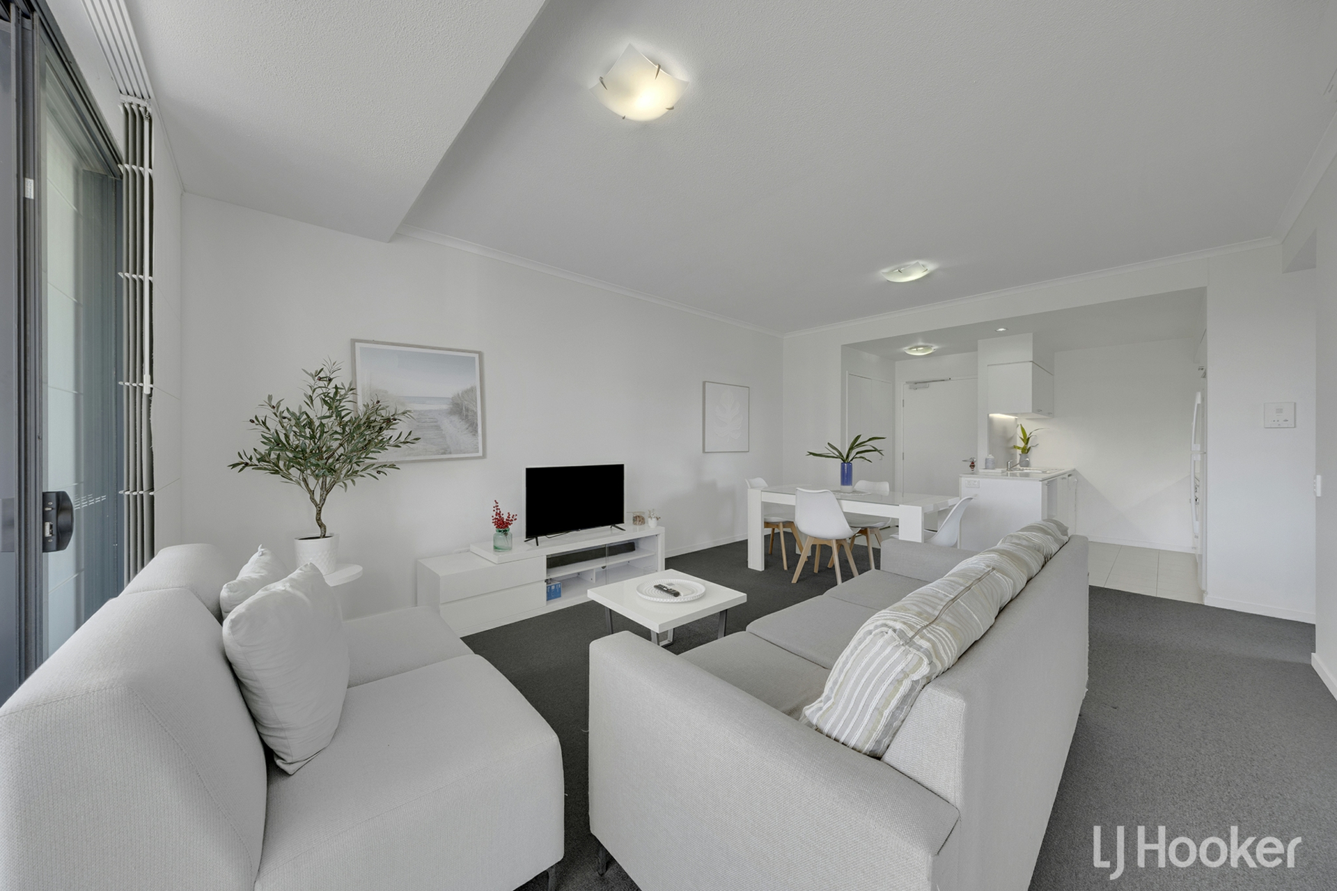 31/17 Roseberry Street — photo 6 of 15