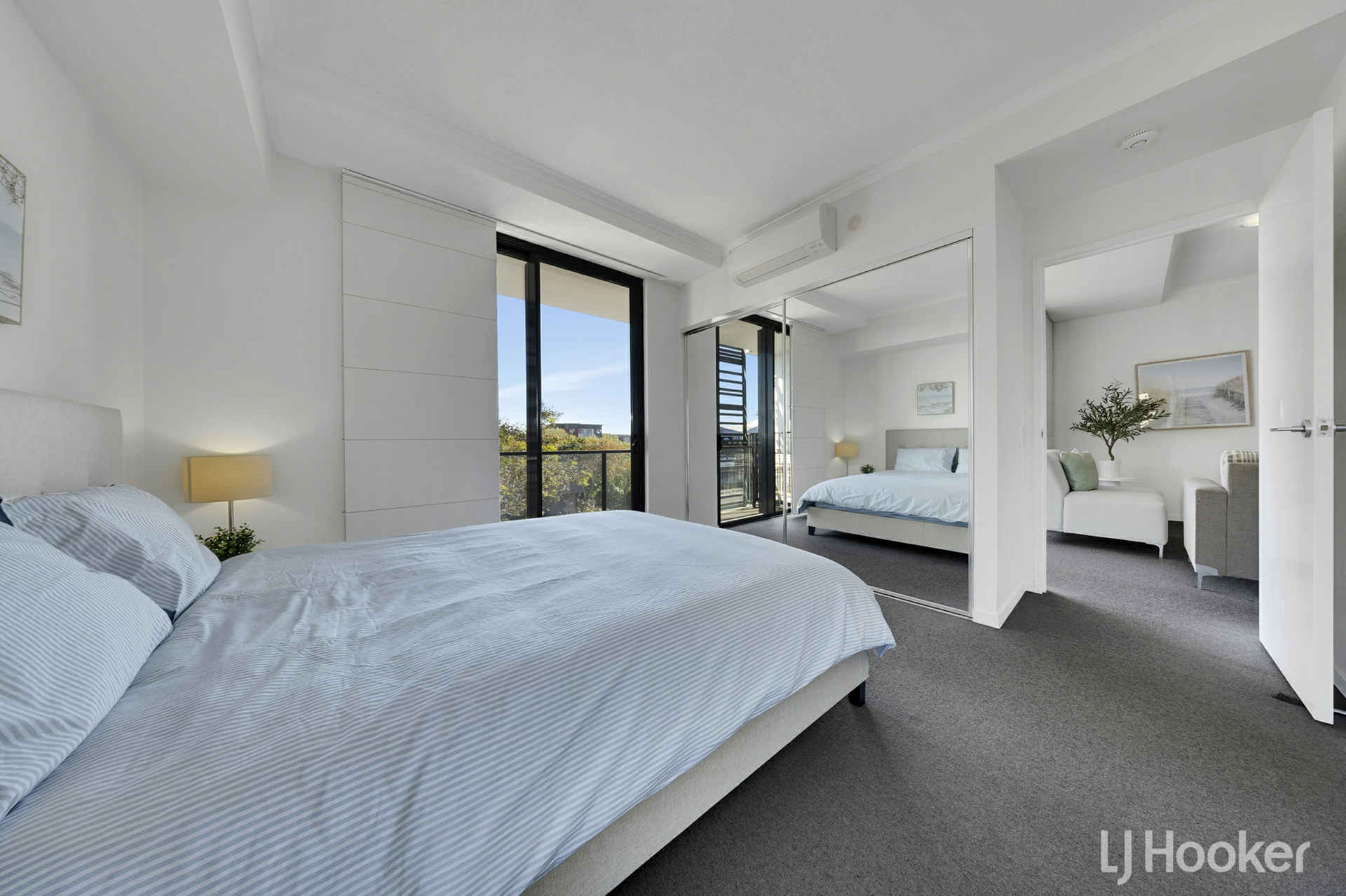 31/17 Roseberry Street — photo 8 of 15