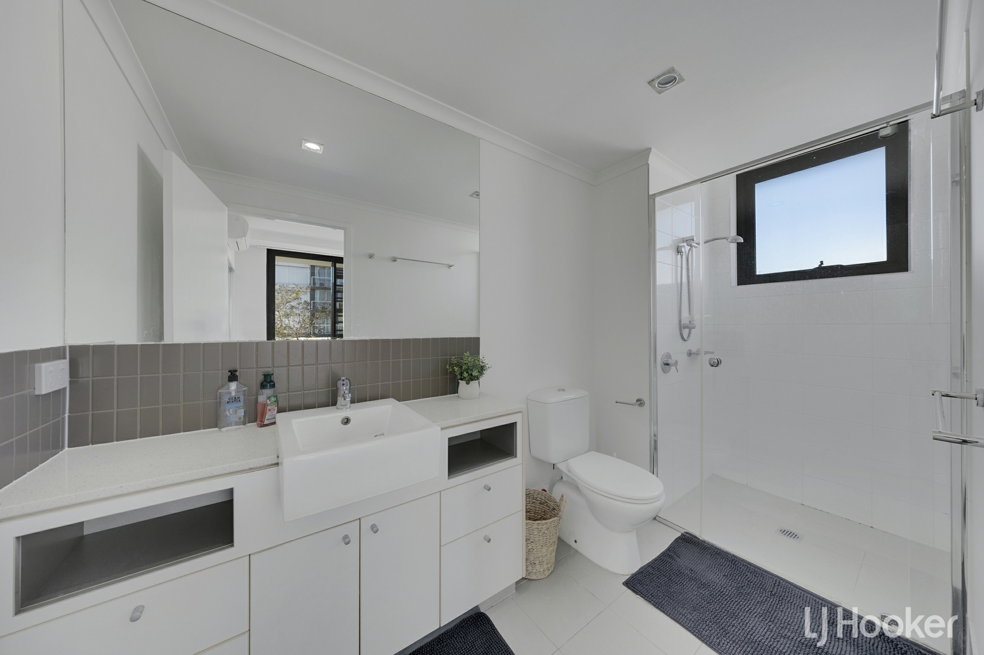 31/17 Roseberry Street — photo 10 of 15