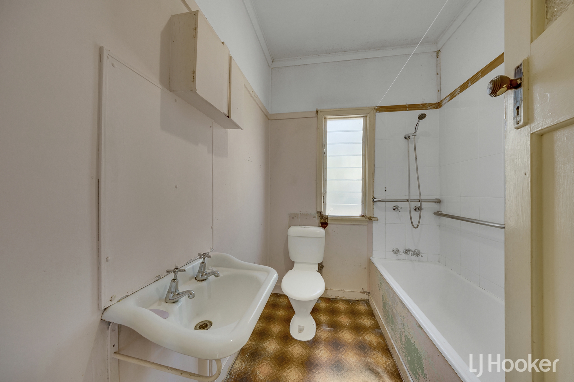 92 Barney Street — photo 10 of 13