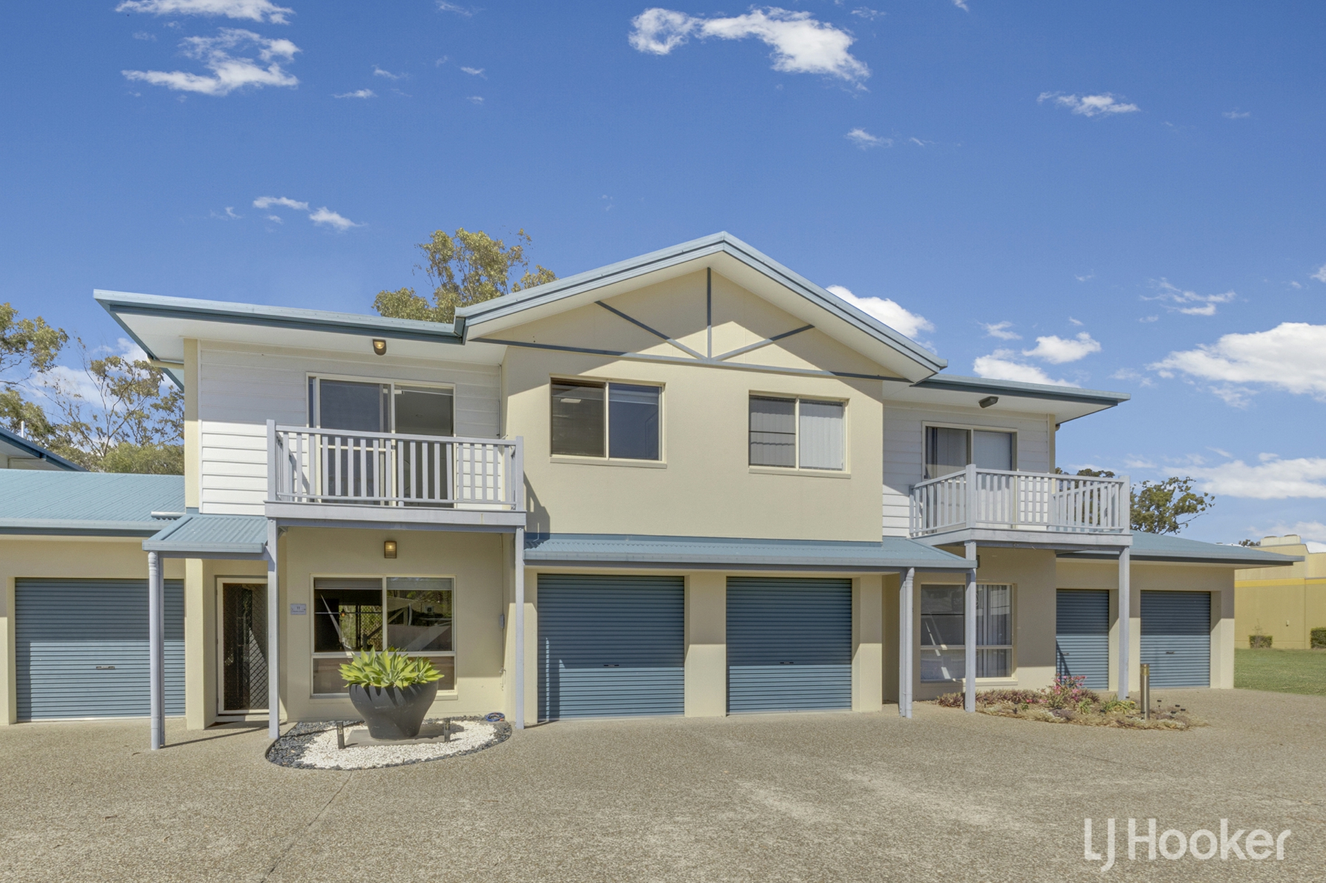 11/9 Pacific Court — photo 2 of 20