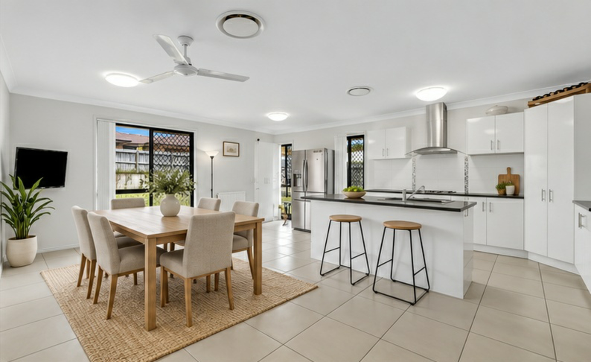 8 Woodland Court — photo 4 of 13