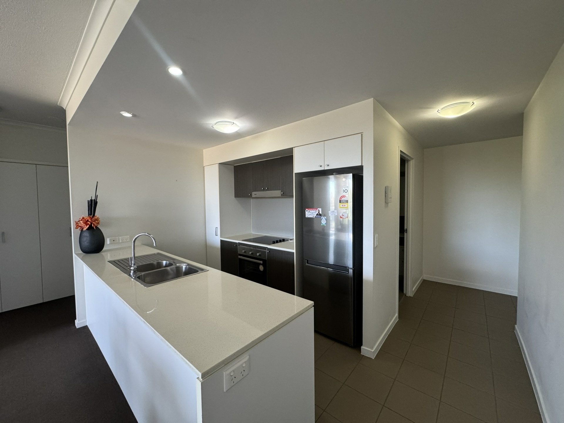 124/60 Glenlyon Street — photo 2 of 10