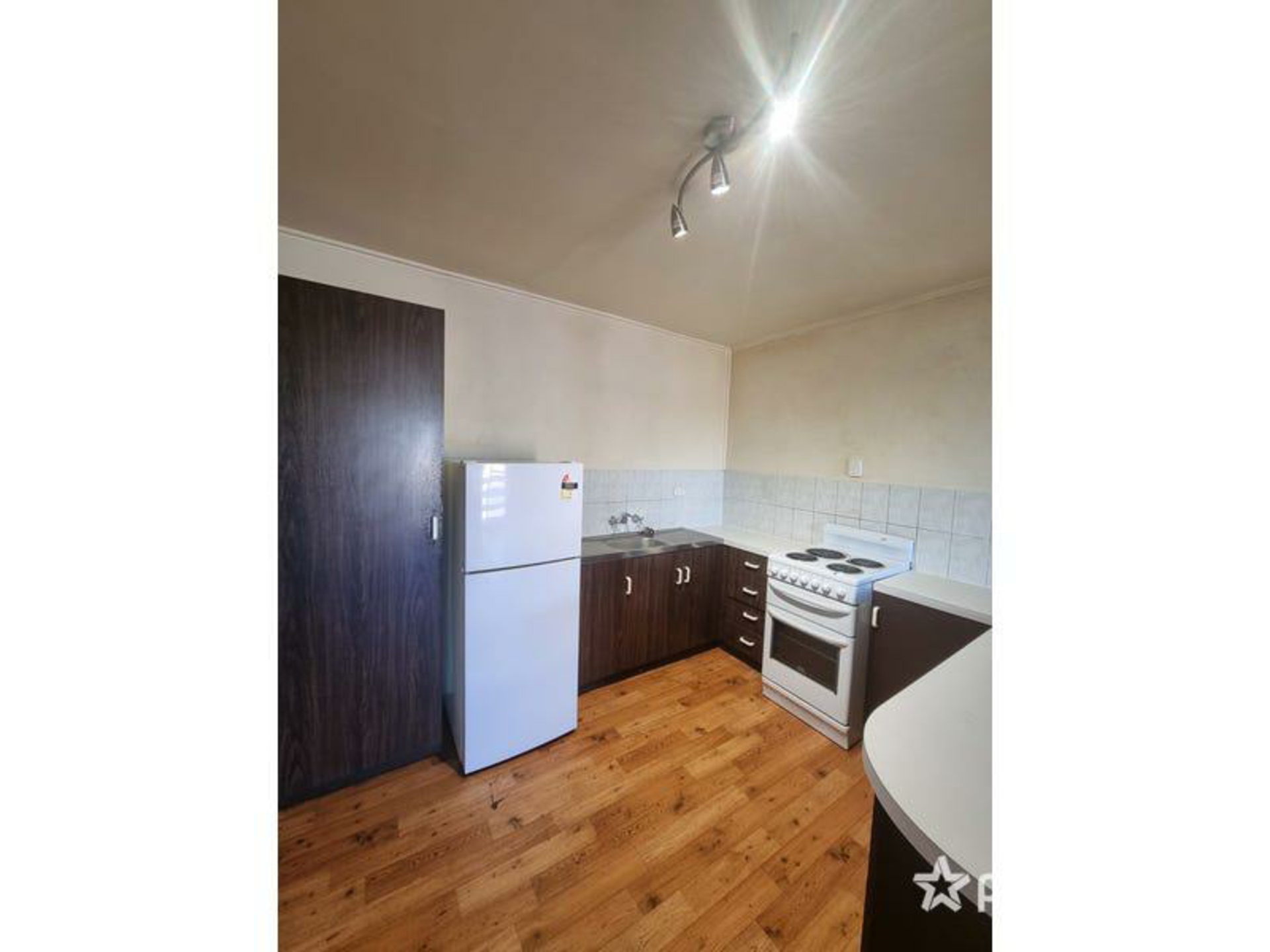 4/70 Glenlyon Street — photo 7 of 9