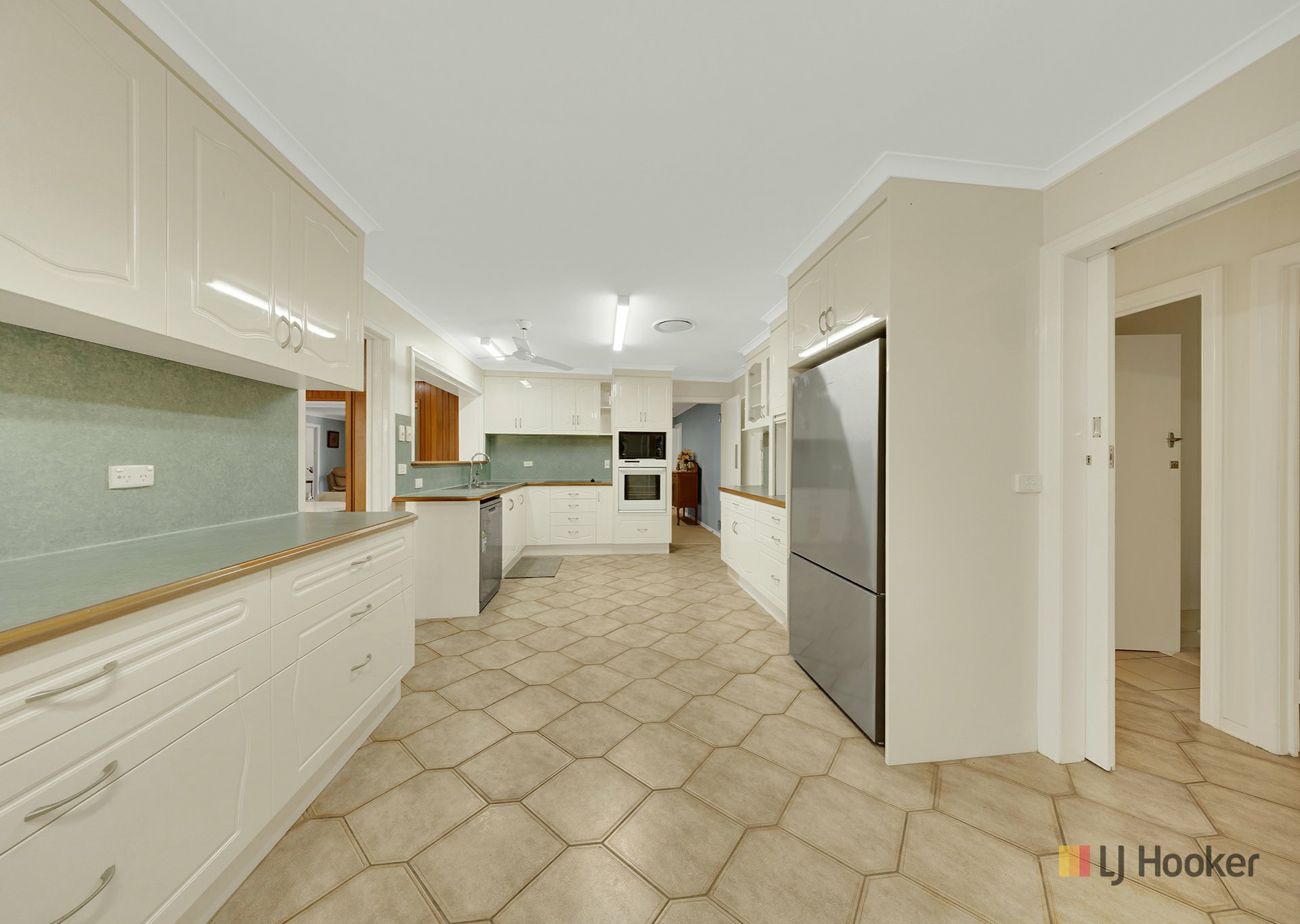 4 Crest Avenue — photo 4 of 27