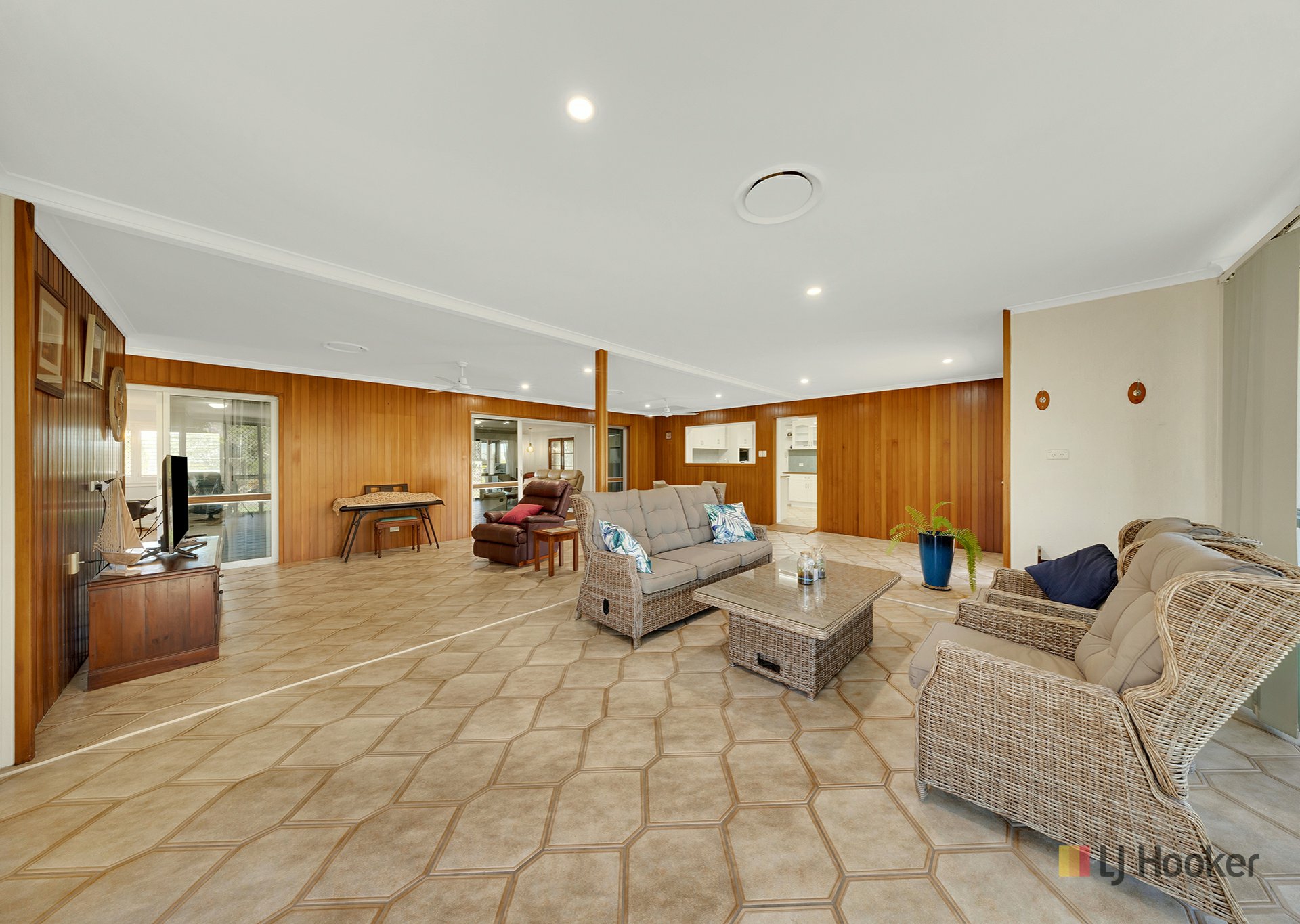 4 Crest Avenue — photo 10 of 27