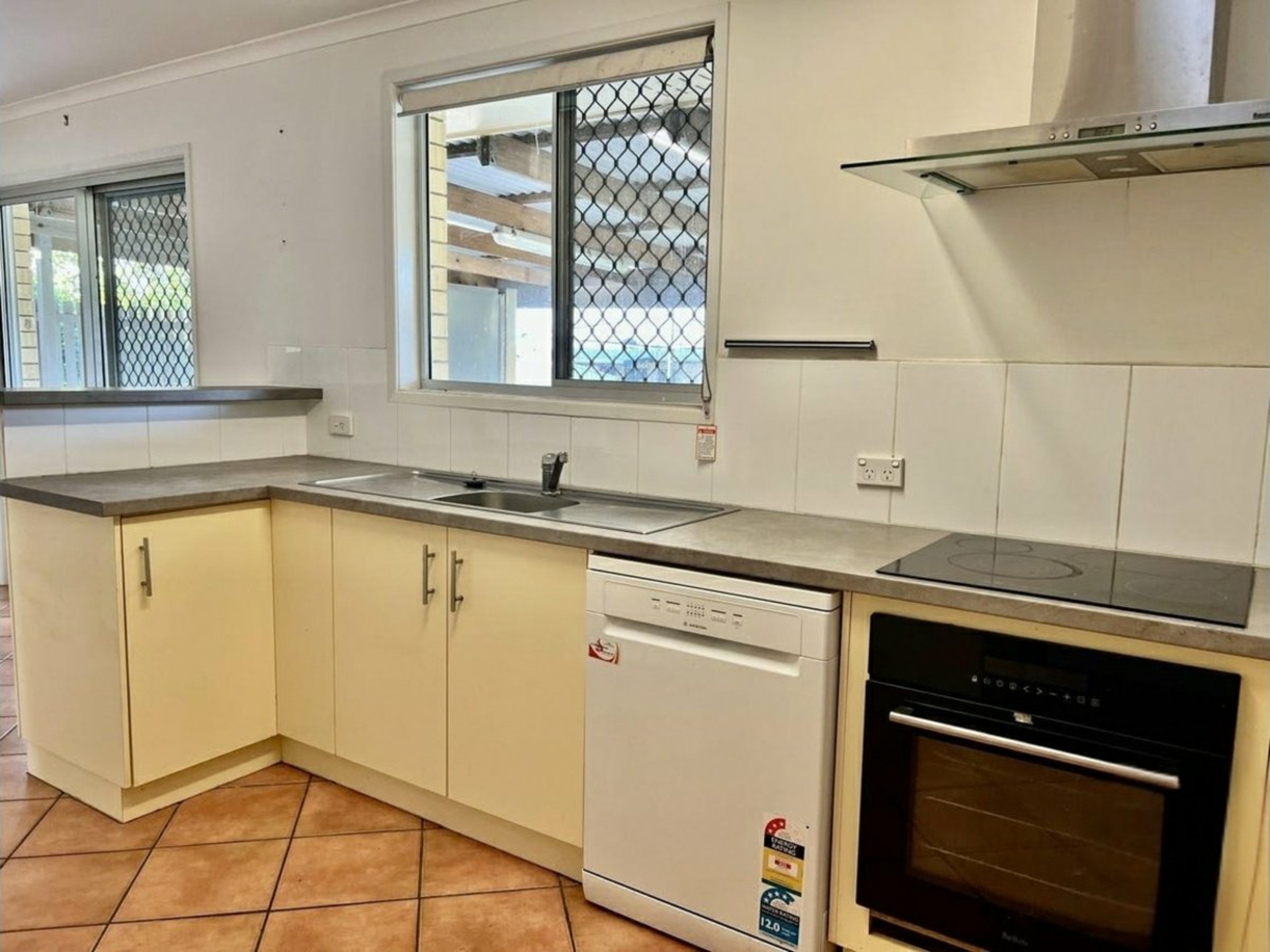 5 Canberra Street — photo 3 of 10