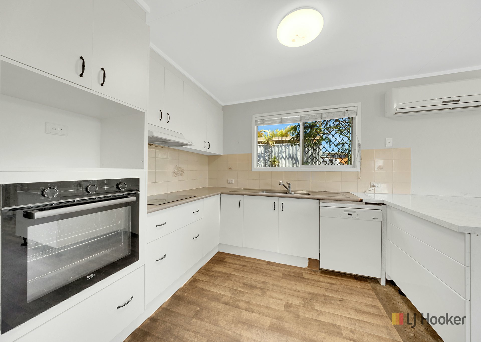 13 Hansen Crescent — photo 4 of 21