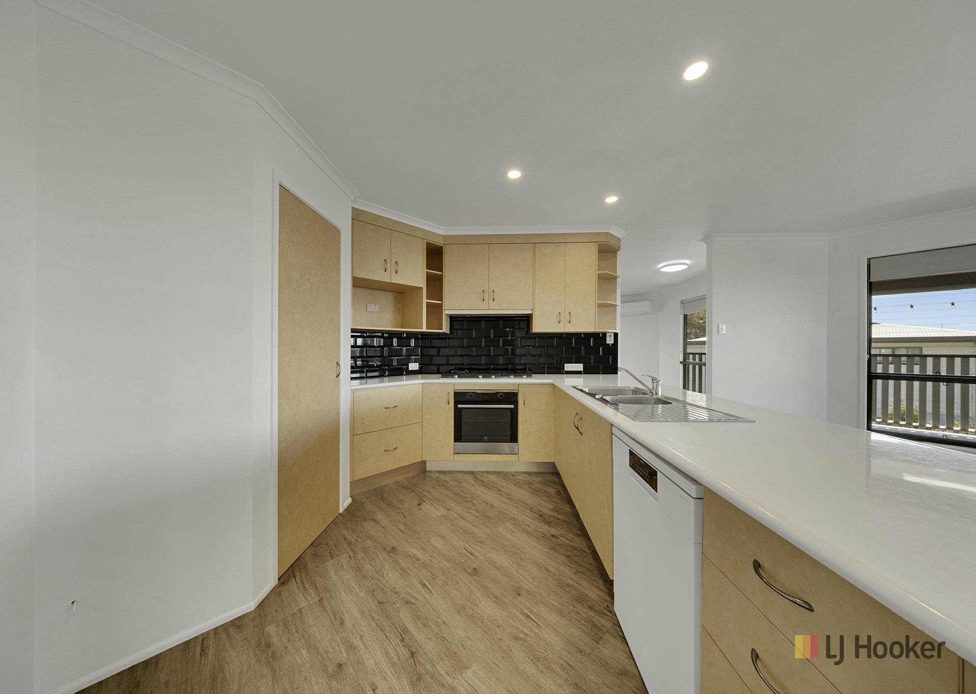 83 Hampton Drive — photo 3 of 25