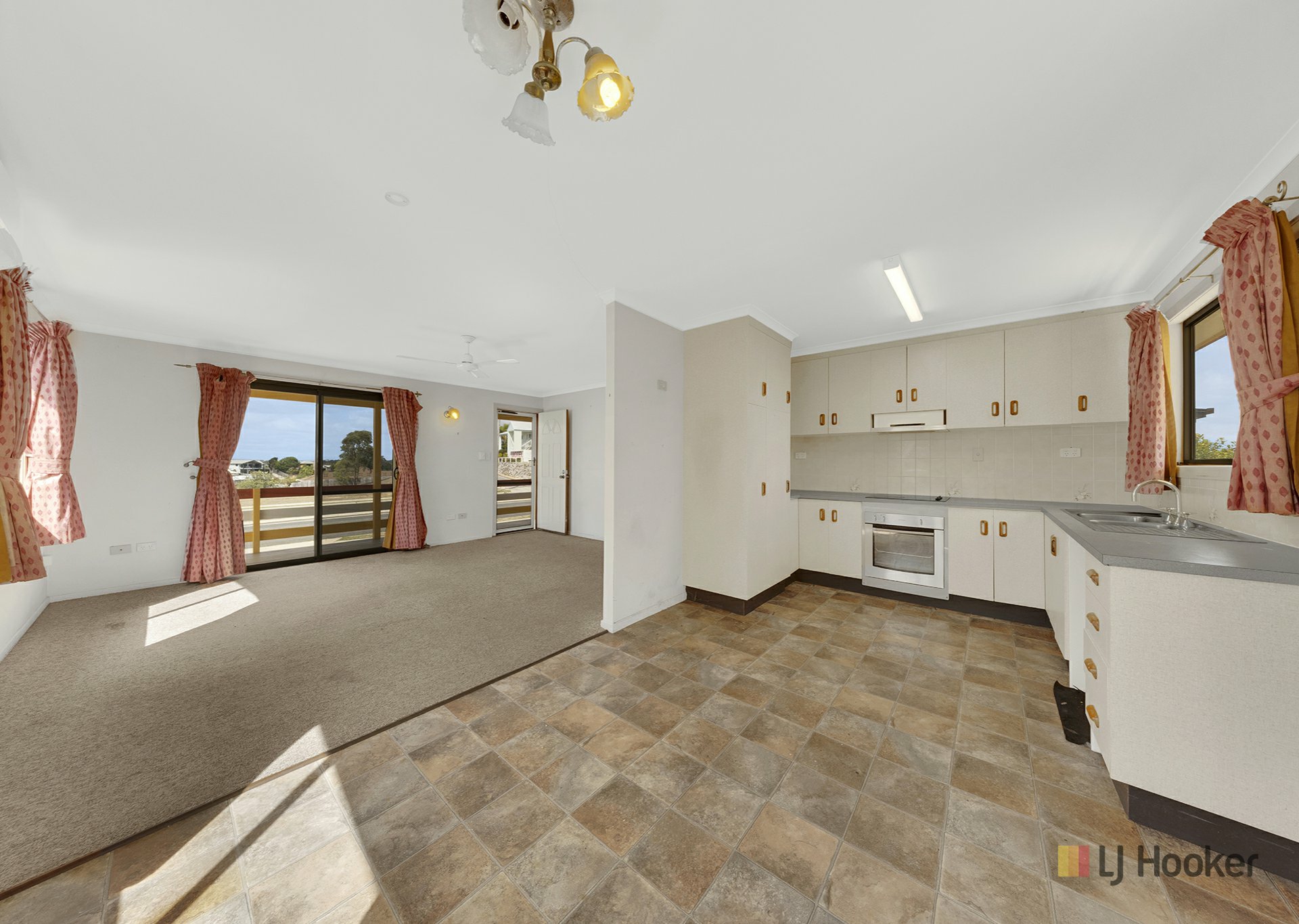 89 Hampton Drive — photo 7 of 20