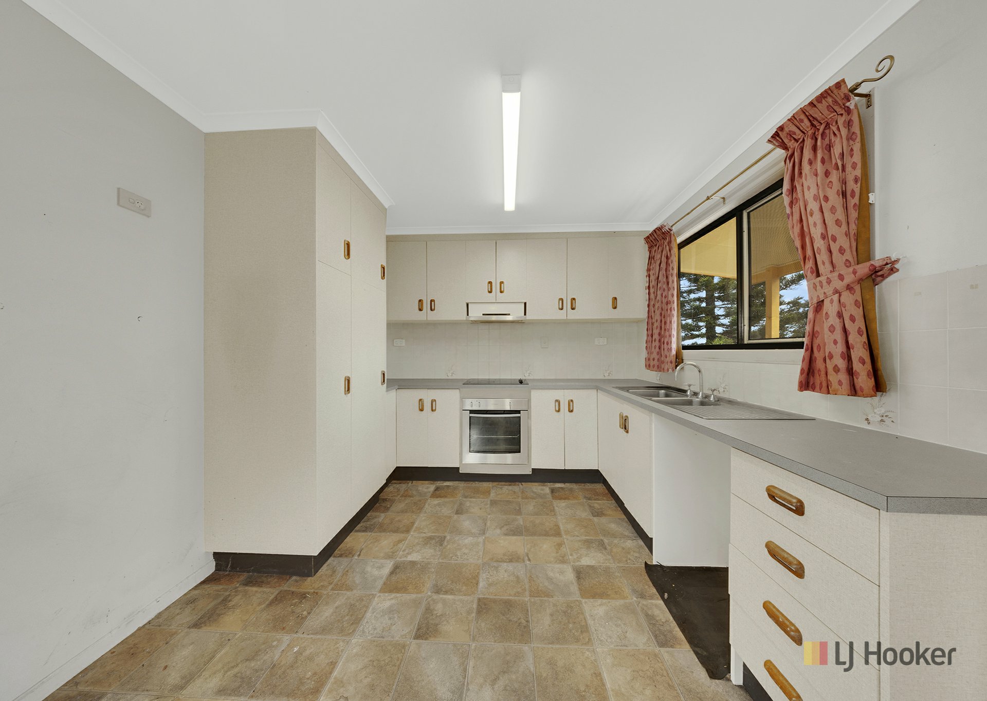89 Hampton Drive — photo 8 of 20