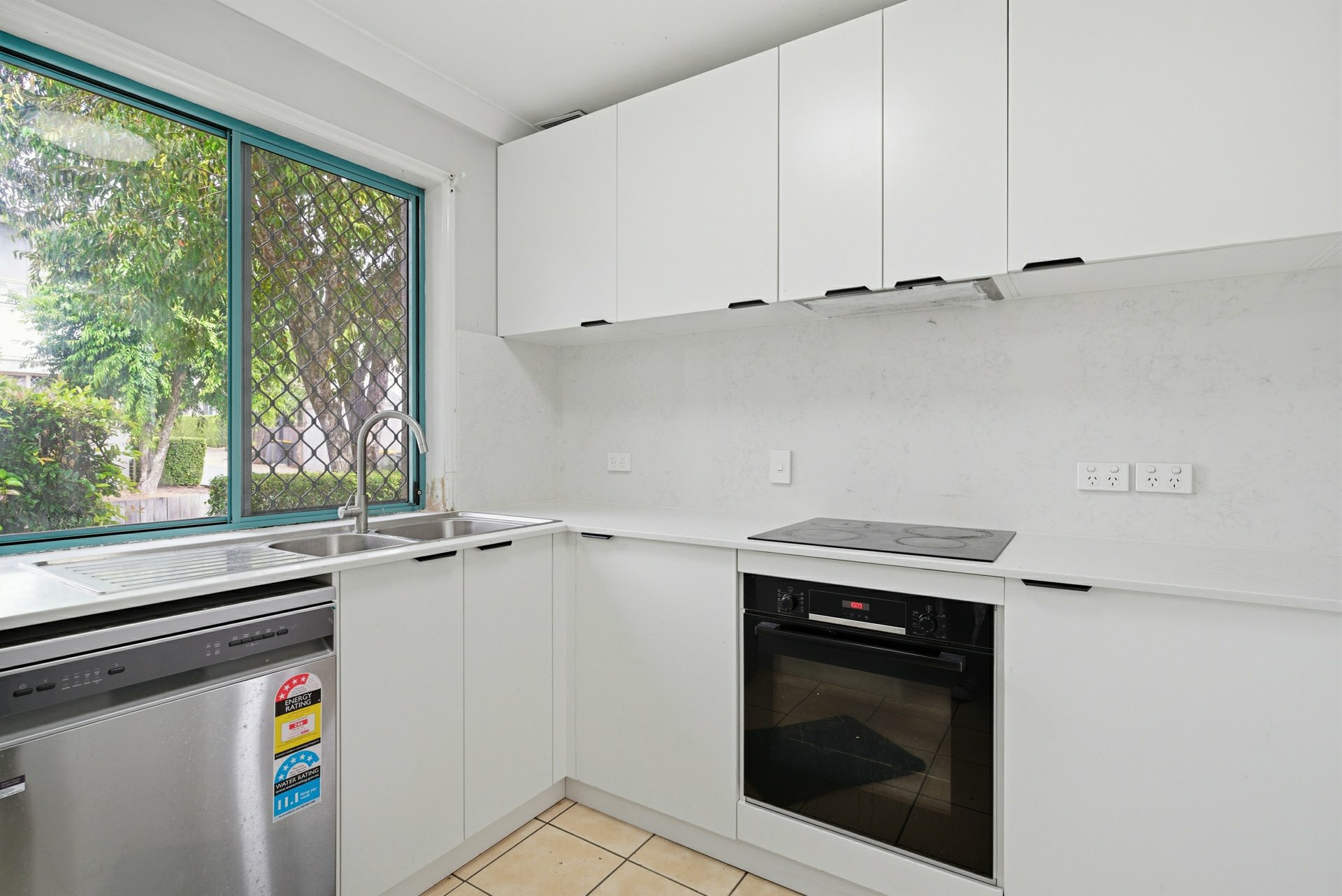 Unit 2/11 Oakmont Avenue — photo 5 of 22