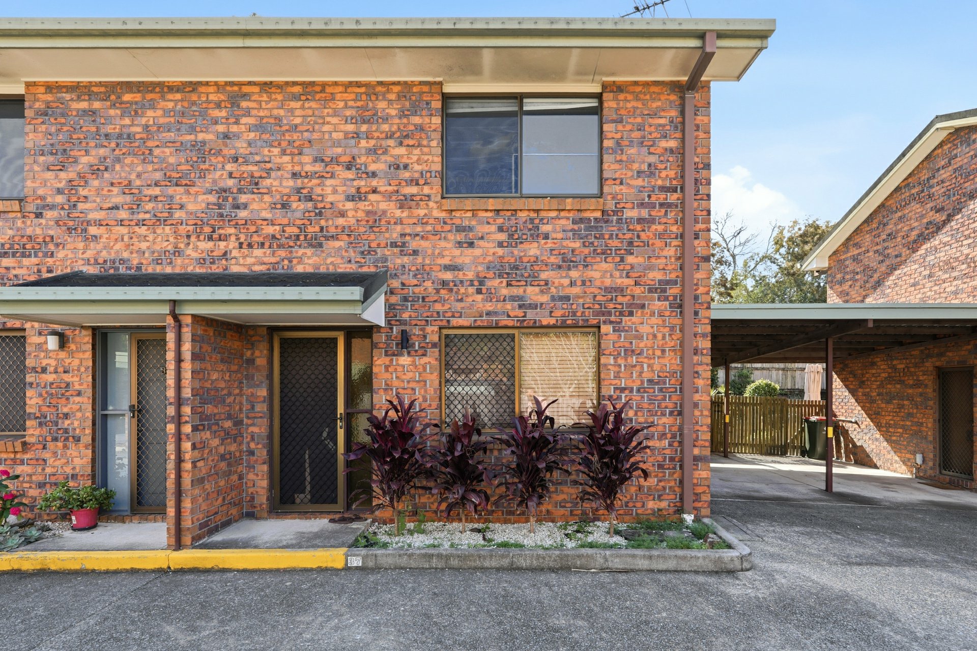 Unit 37/111 Kingston Road — photo from LJ Hooker Browns Plains