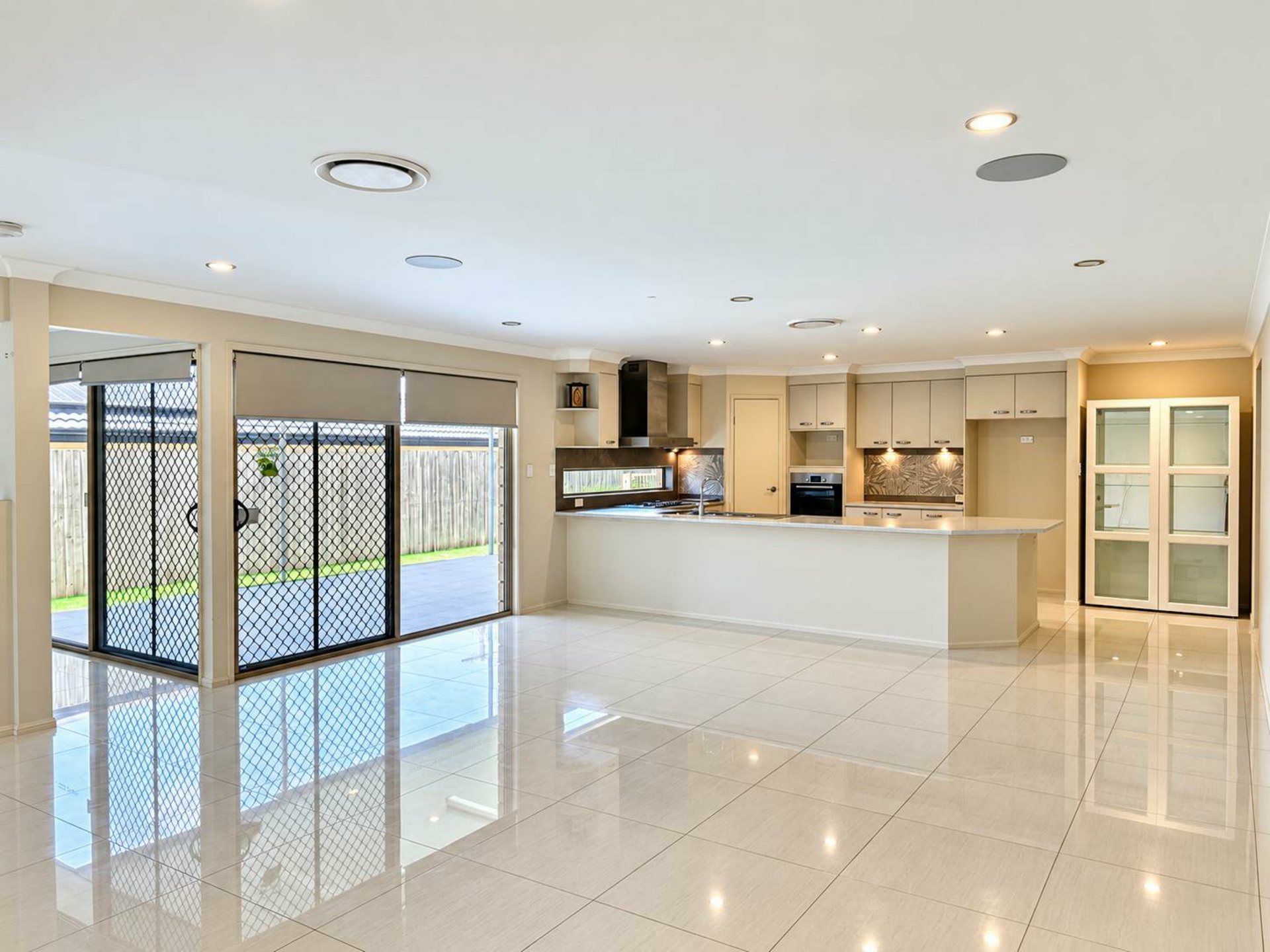 8 Thames Drive — photo 3 of 14