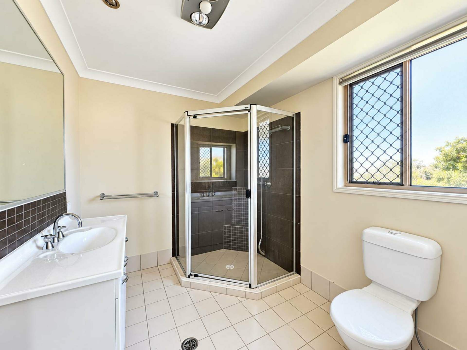 8 Thames Drive — photo 10 of 14