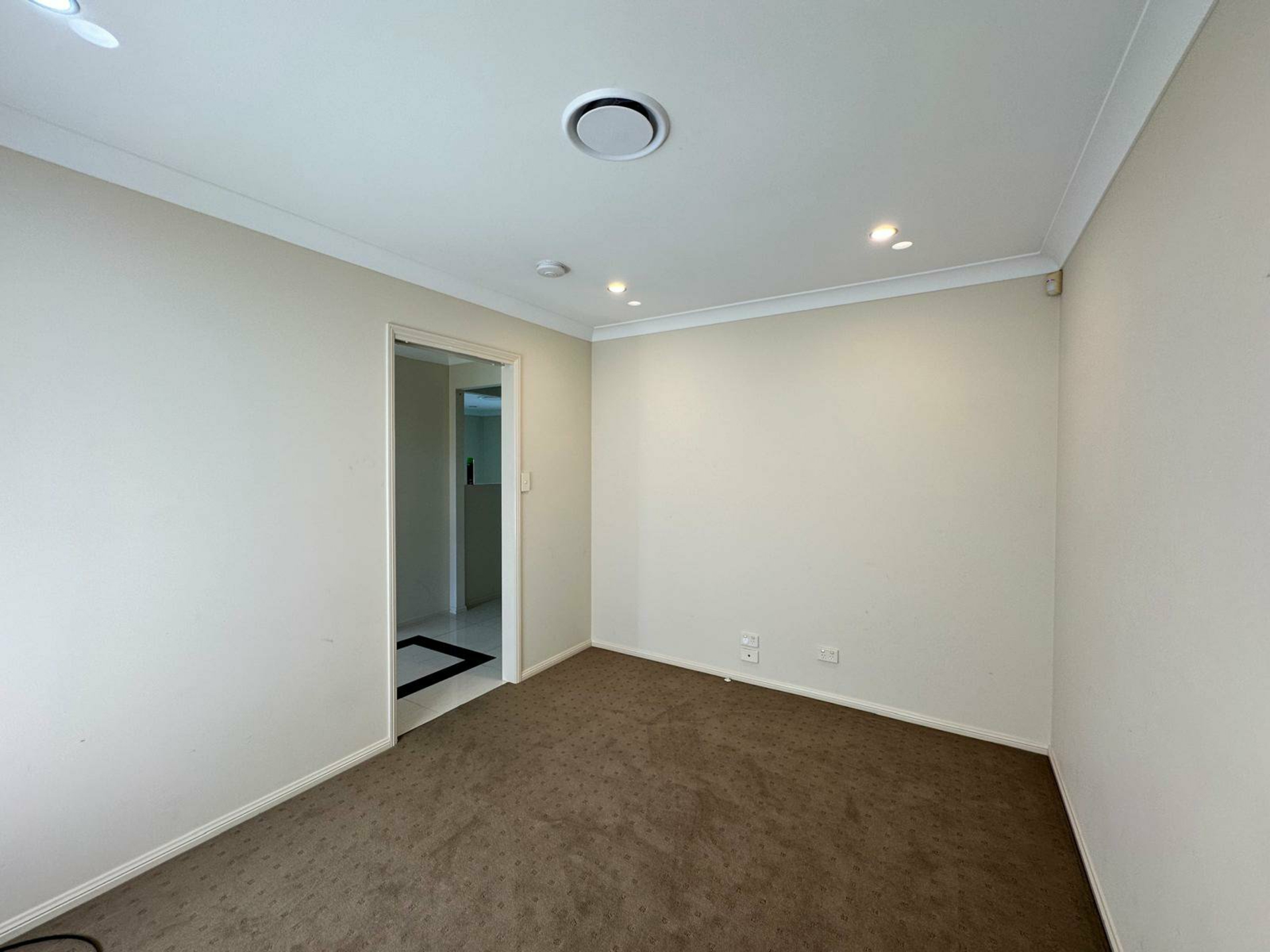 8 Thames Drive — photo 12 of 14