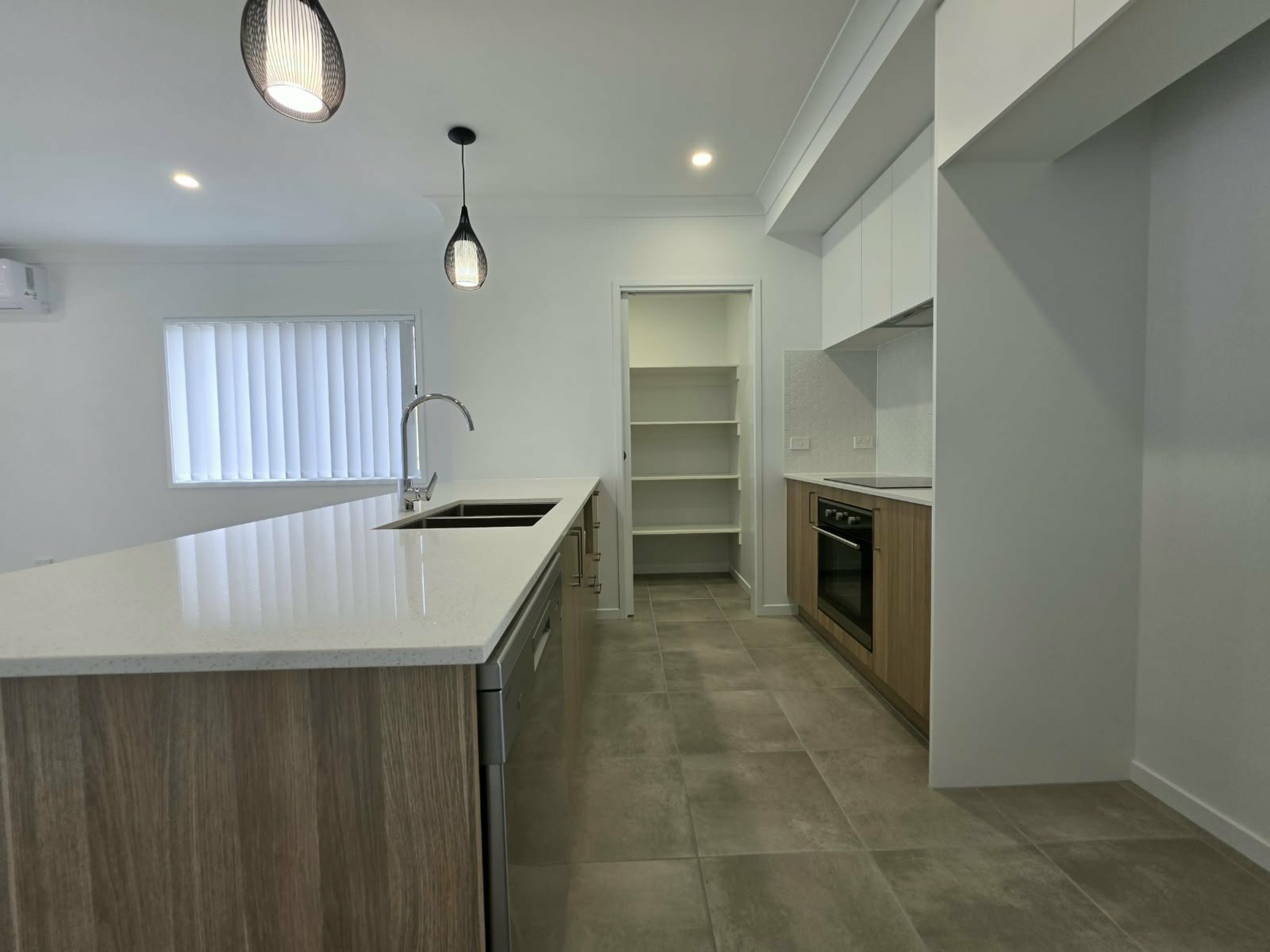 37 Jasper Crescent — photo 2 of 19