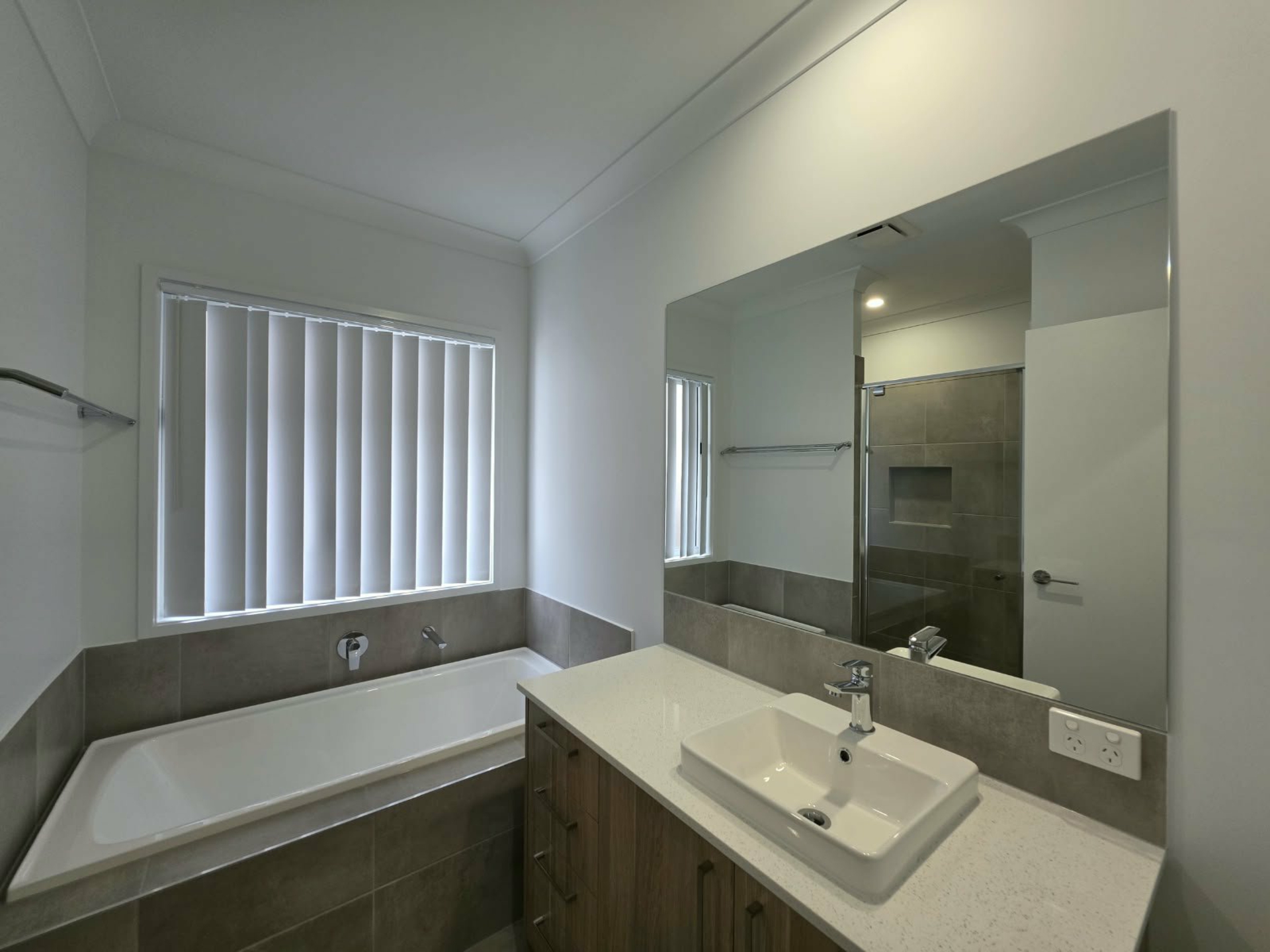 37 Jasper Crescent — photo 8 of 19