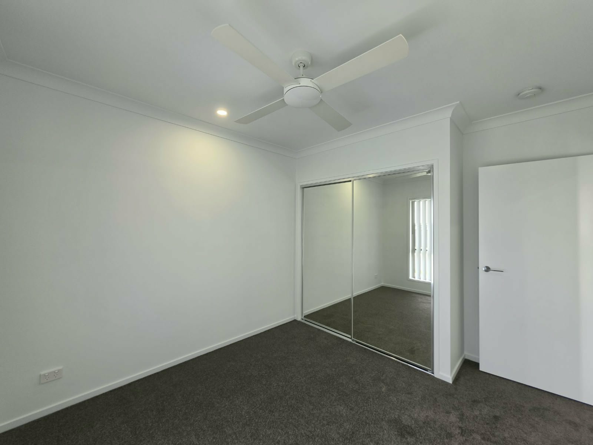 37 Jasper Crescent — photo 10 of 19
