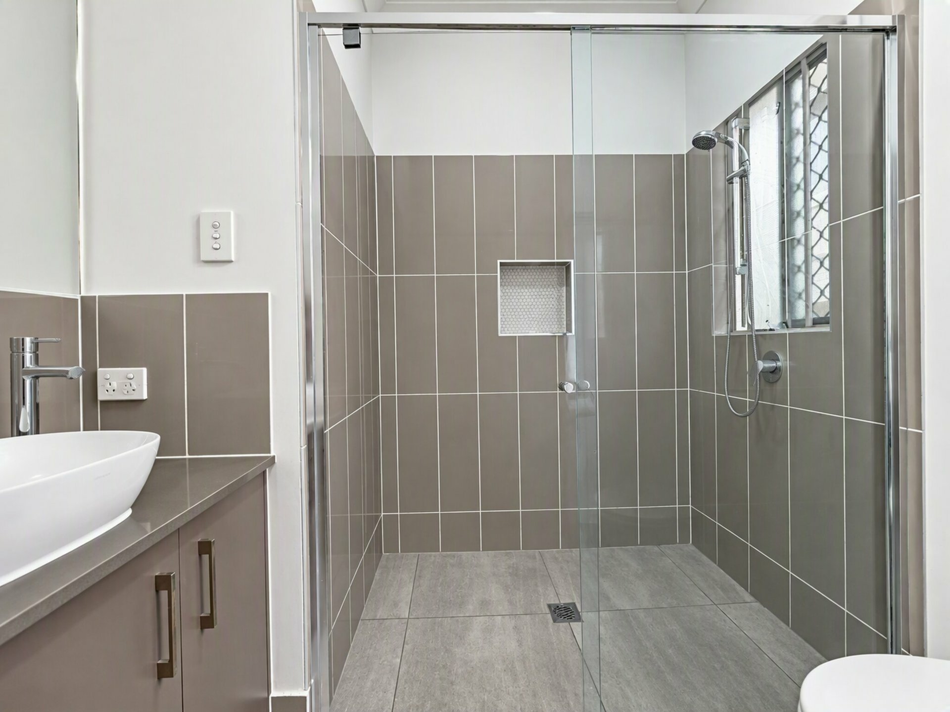 48 Valance Street — photo 11 of 13