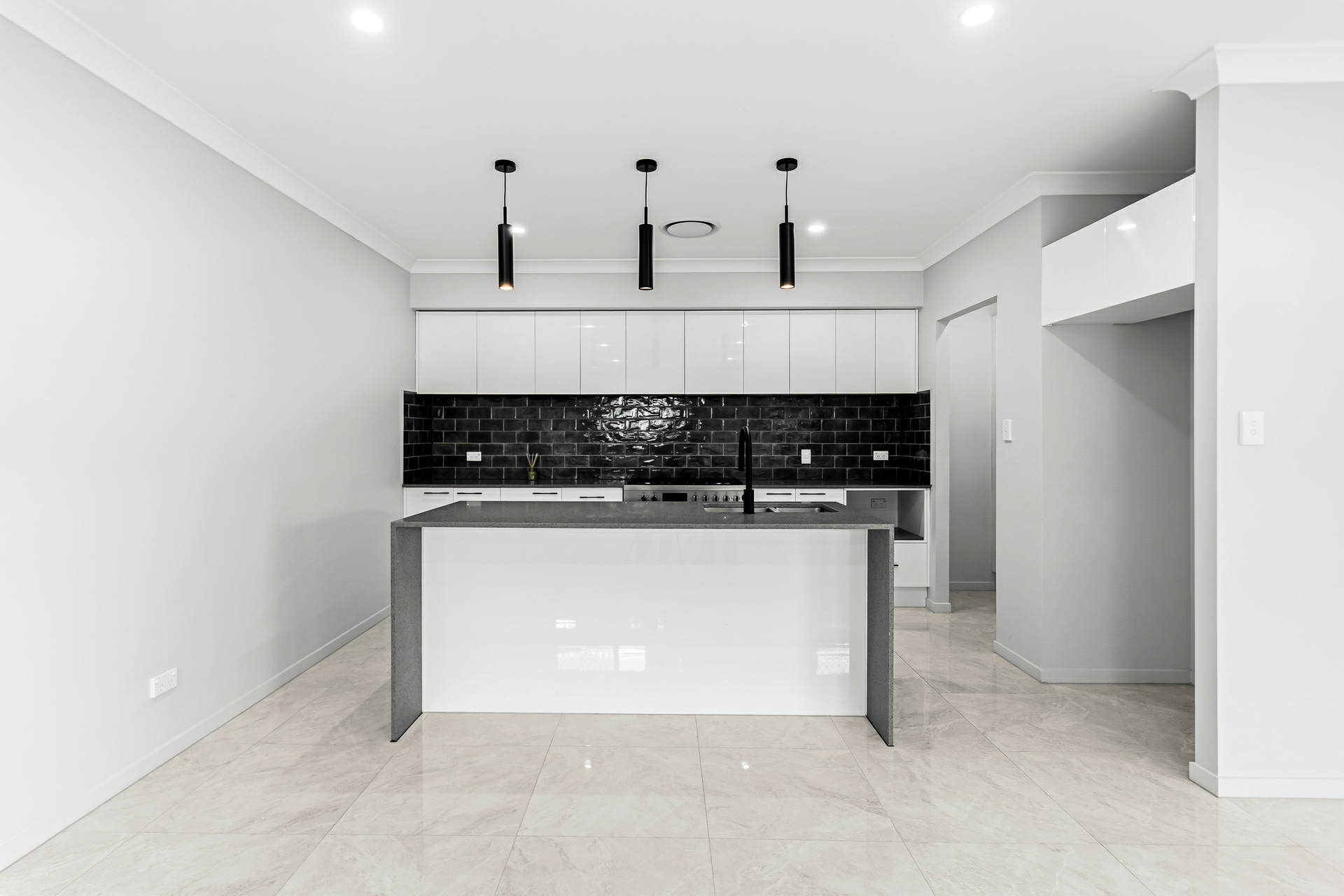 23/53 Crossacres Street — photo 4 of 19
